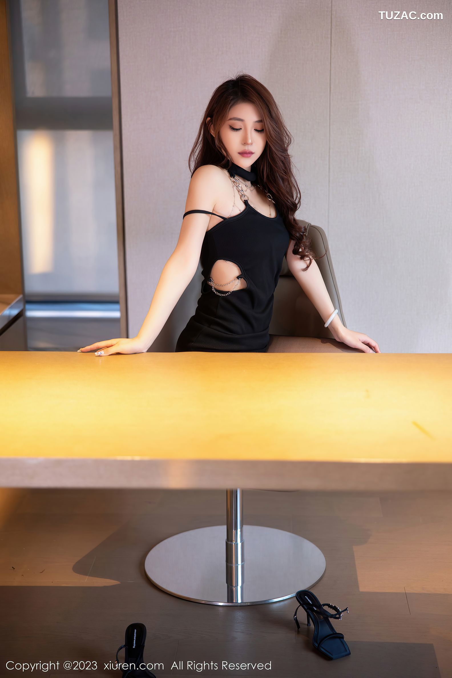 XiuRen秀人网-6956-汐汐Baby-酒店黑吊带短裙超薄黑丝-2023.06.21