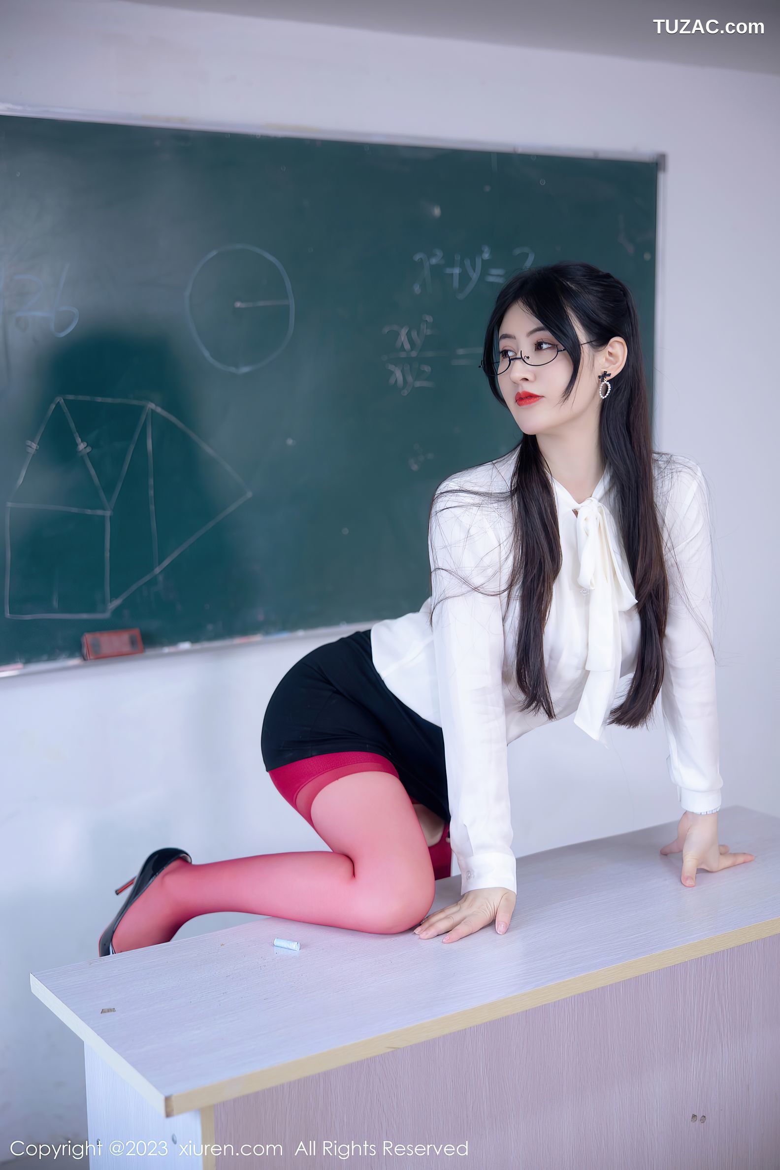 XiuRen秀人网-6980-诗诗kiki-教师角色白衬衫红色内衣红丝吊带袜-2023.06.27