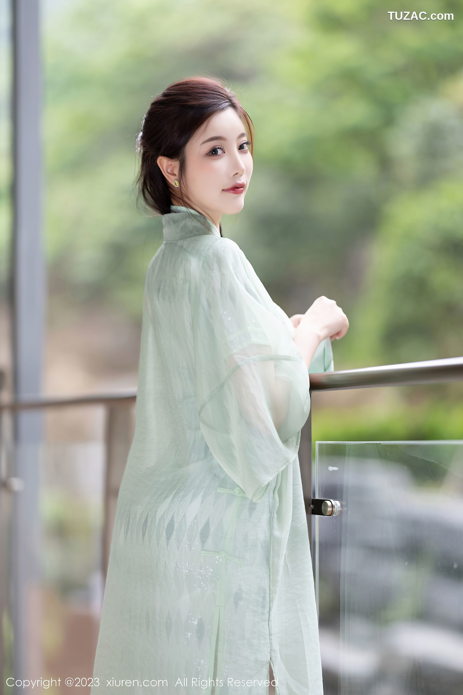 XiuRen秀人网-6983-杨晨晨Yome-淡绿旗袍服原色丝袜-2023.06.27