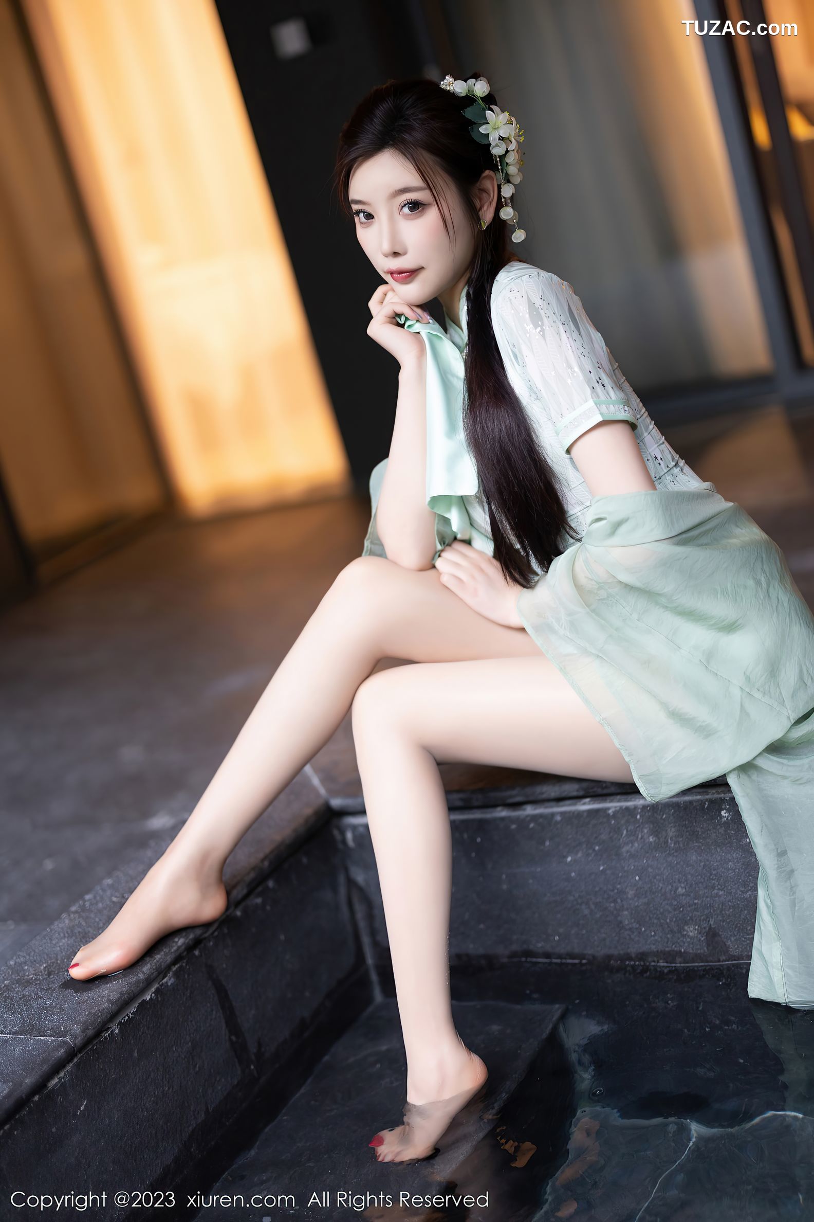 XiuRen秀人网-6983-杨晨晨Yome-淡绿旗袍服原色丝袜-2023.06.27