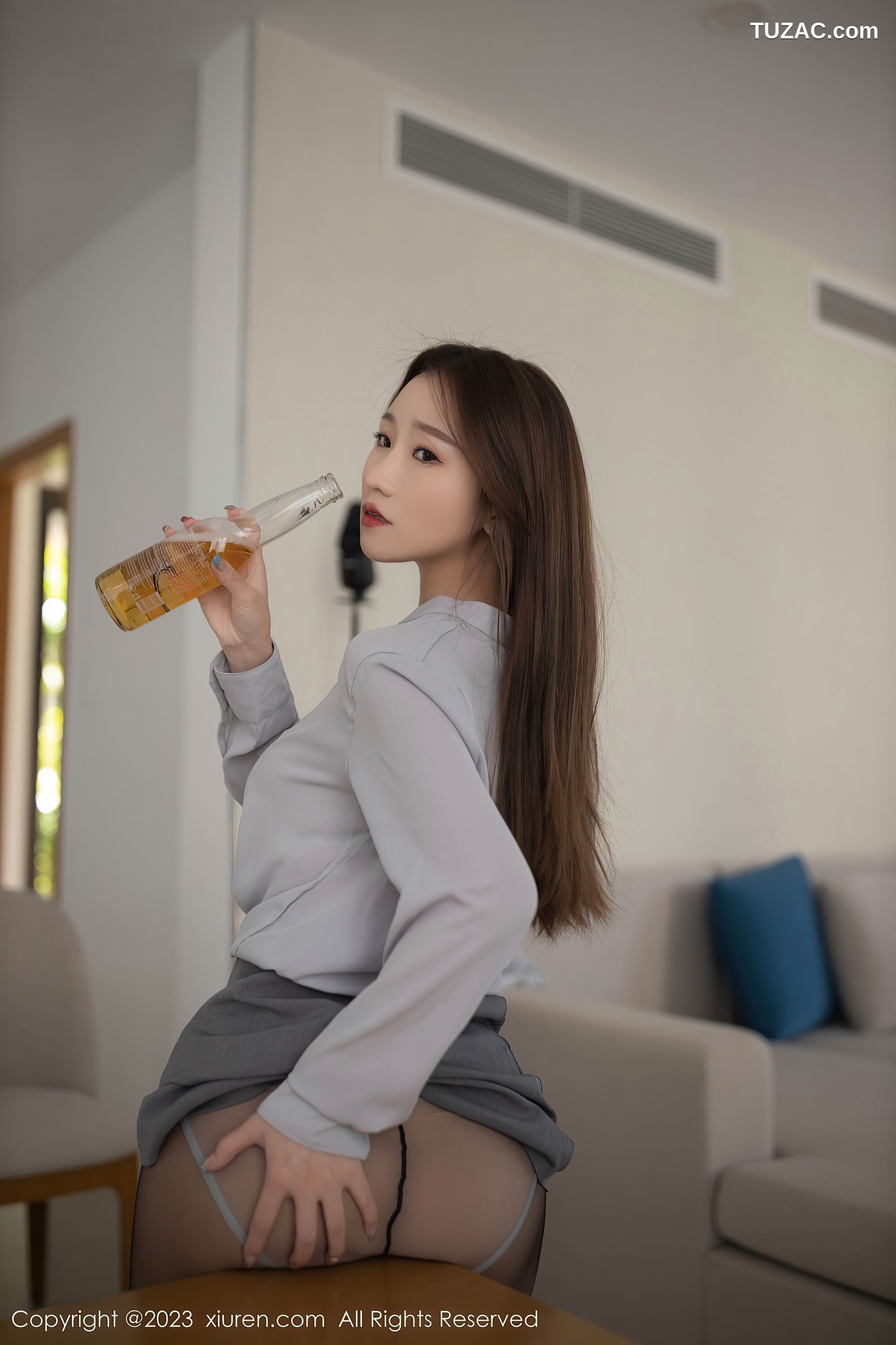 XiuRen秀人网-6989-杏子Yada-醉酒主题淡灰色轻透内衣超薄黑丝-2023.06.28