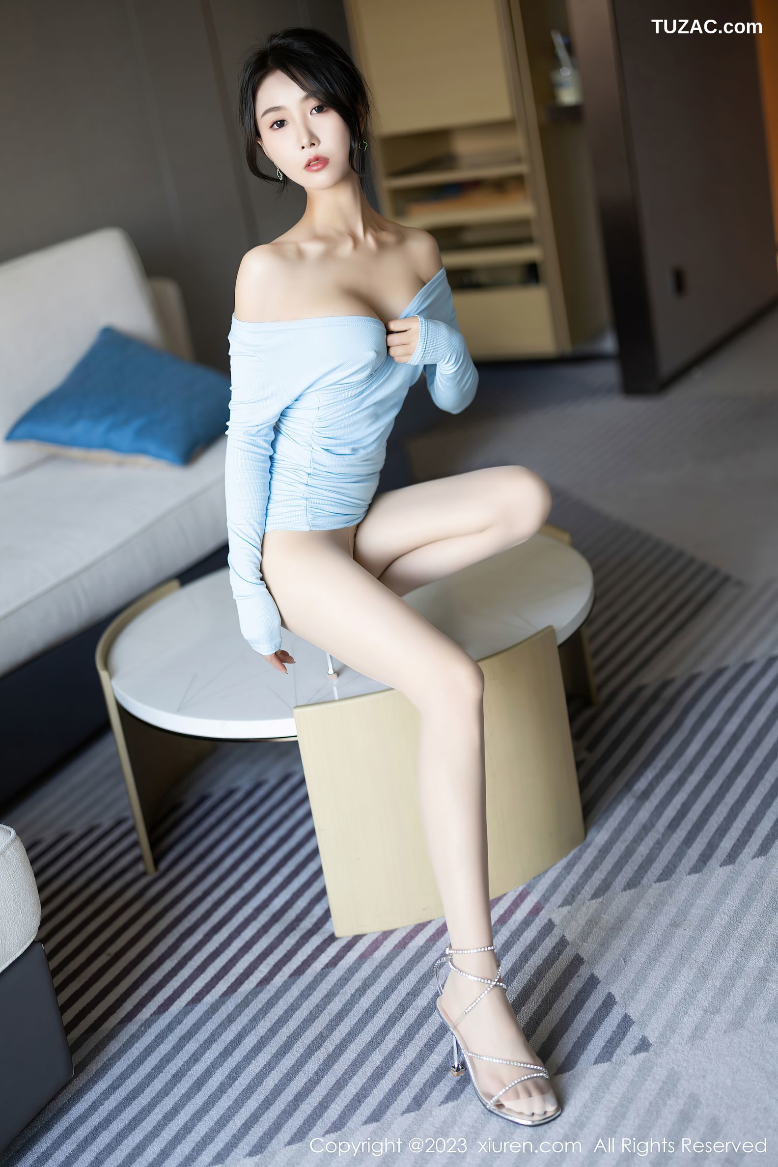 XiuRen秀人网-7053-苏苏阿-淡蓝连衣短裙白色深V死库水-2023.07.10