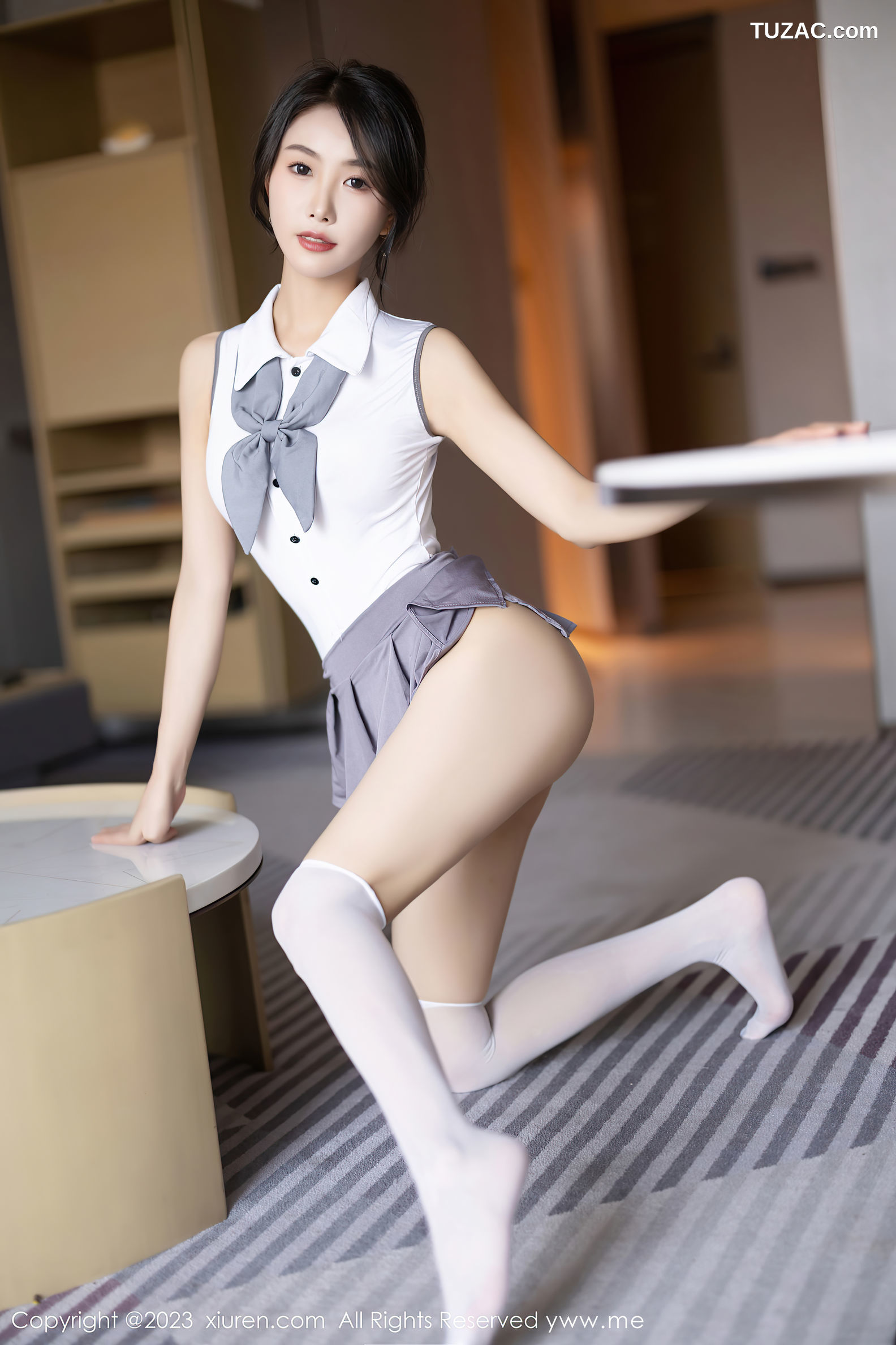 XiuRen秀人网-7053-苏苏阿-淡蓝连衣短裙白色深V死库水-2023.07.10