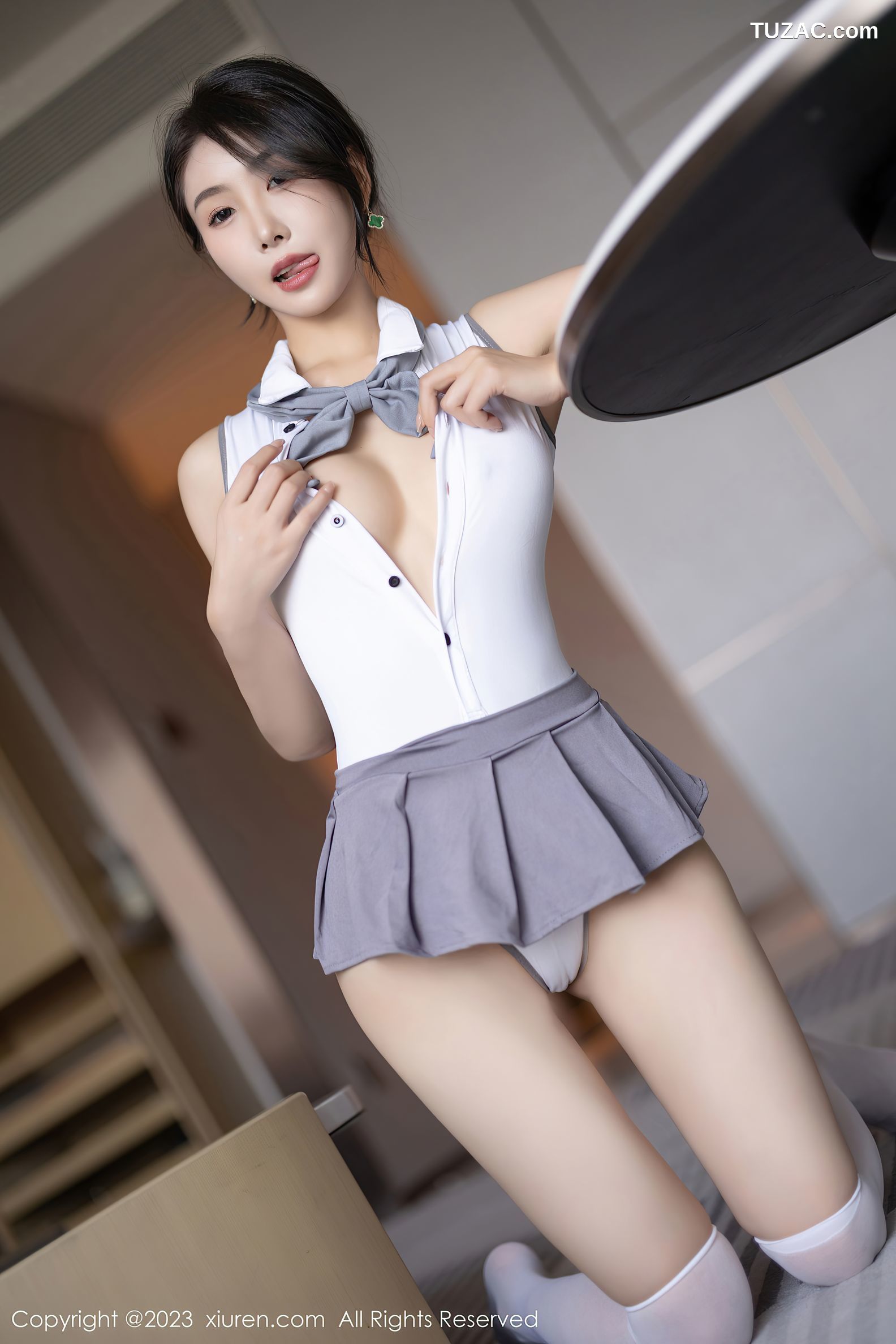 XiuRen秀人网-7053-苏苏阿-淡蓝连衣短裙白色深V死库水-2023.07.10