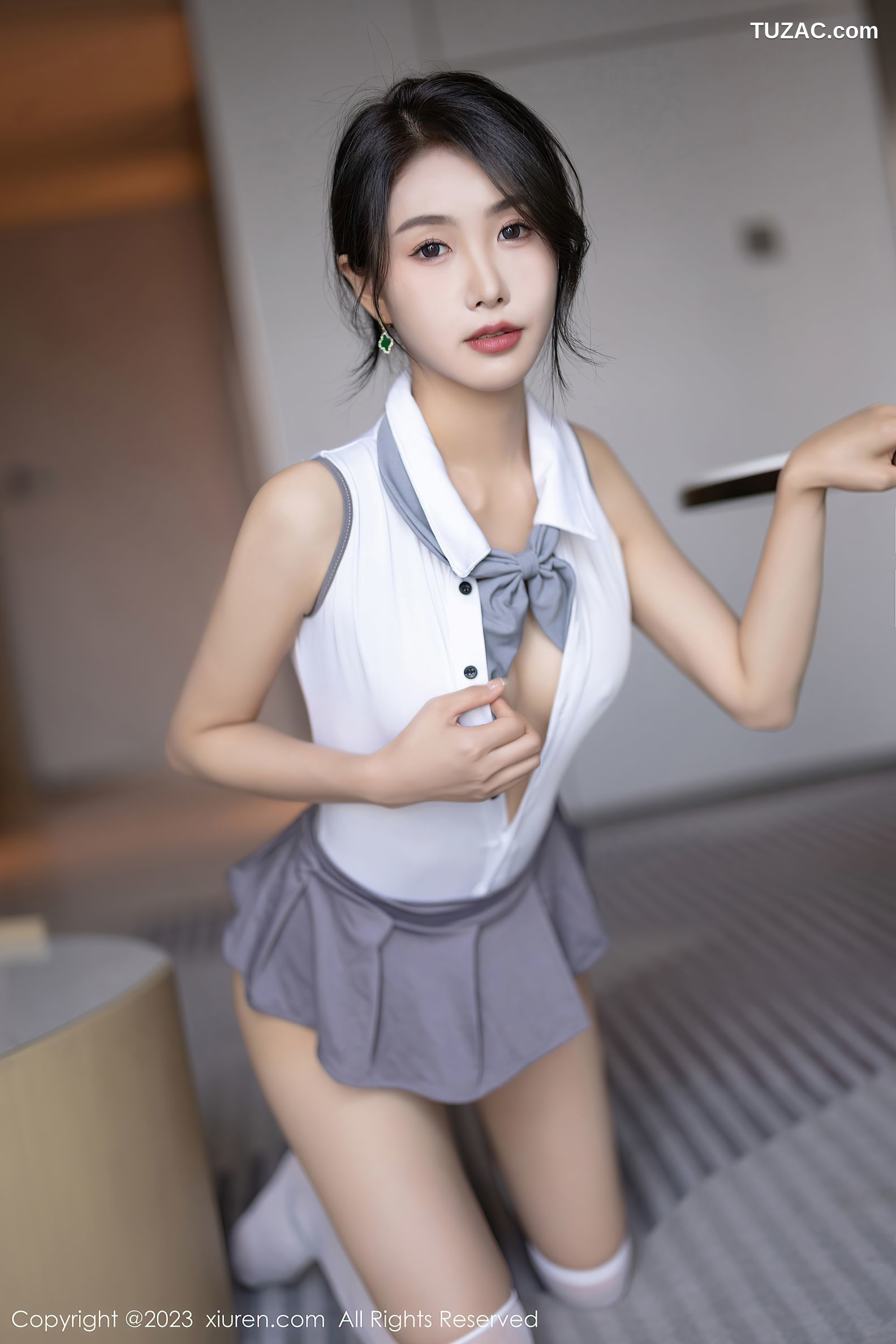 XiuRen秀人网-7053-苏苏阿-淡蓝连衣短裙白色深V死库水-2023.07.10