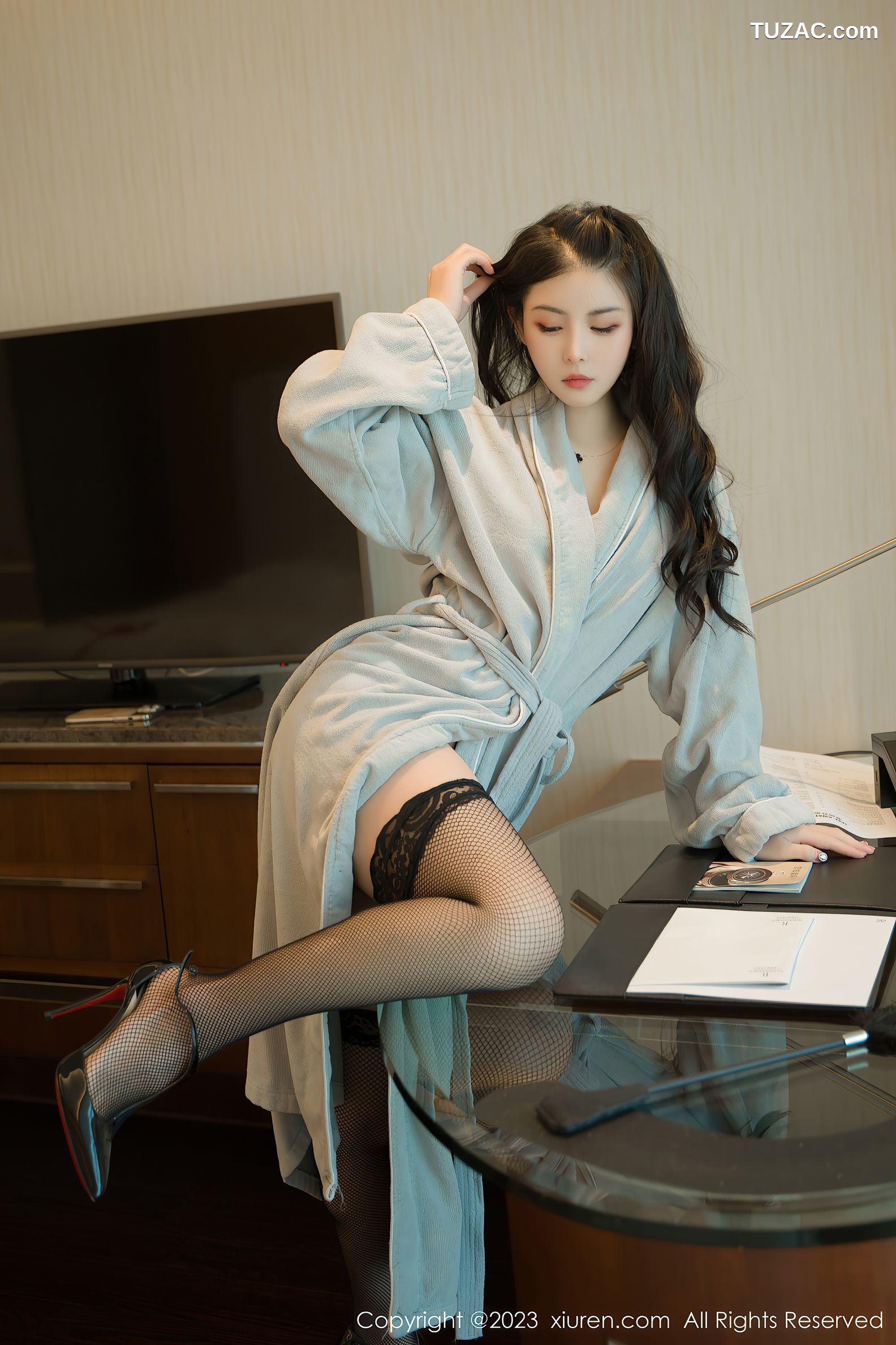 XiuRen秀人网-7107-柒喜小baby-淡青浴袍黑色蕾丝情趣内衣黑丝-2023.07.20