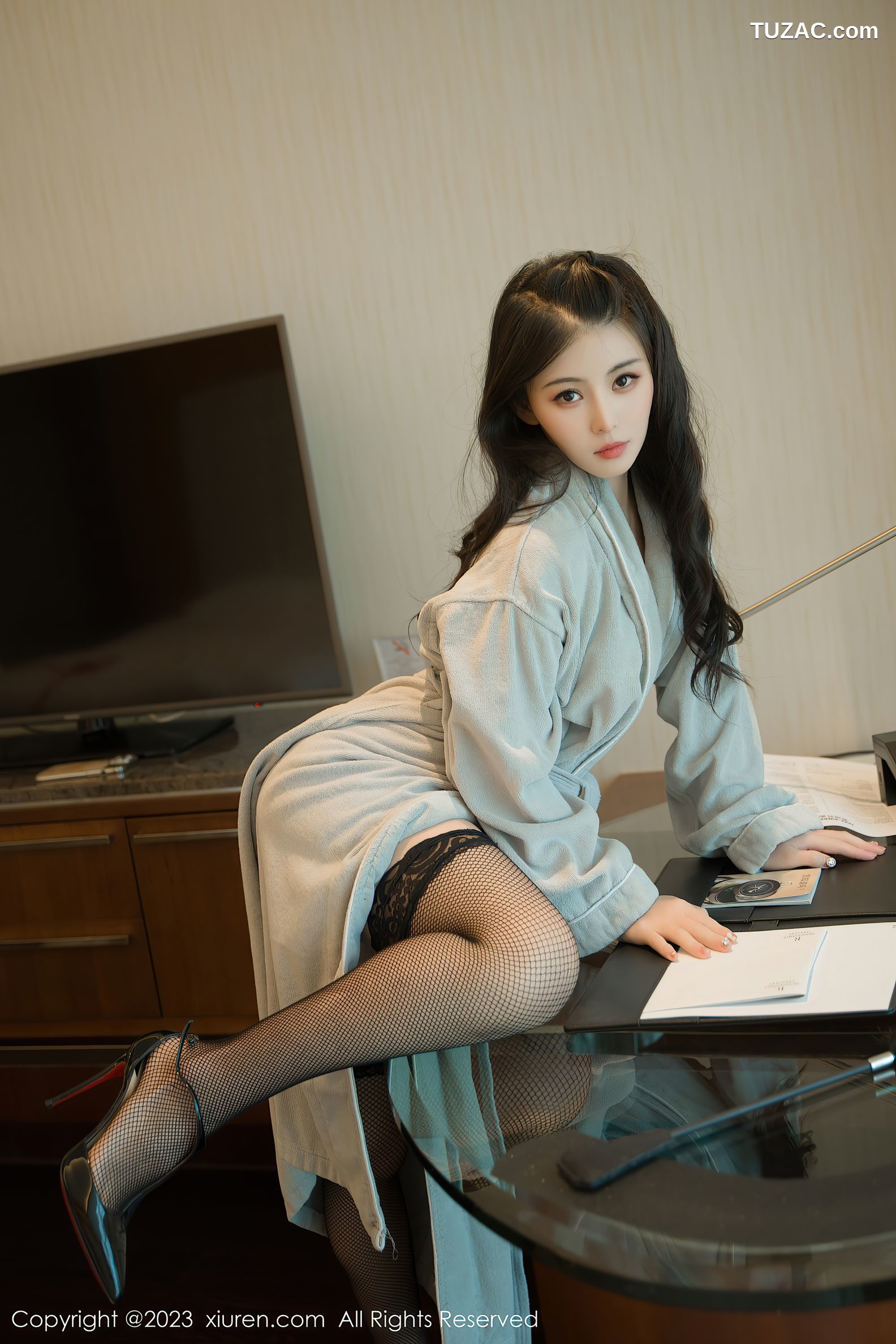 XiuRen秀人网-7107-柒喜小baby-淡青浴袍黑色蕾丝情趣内衣黑丝-2023.07.20