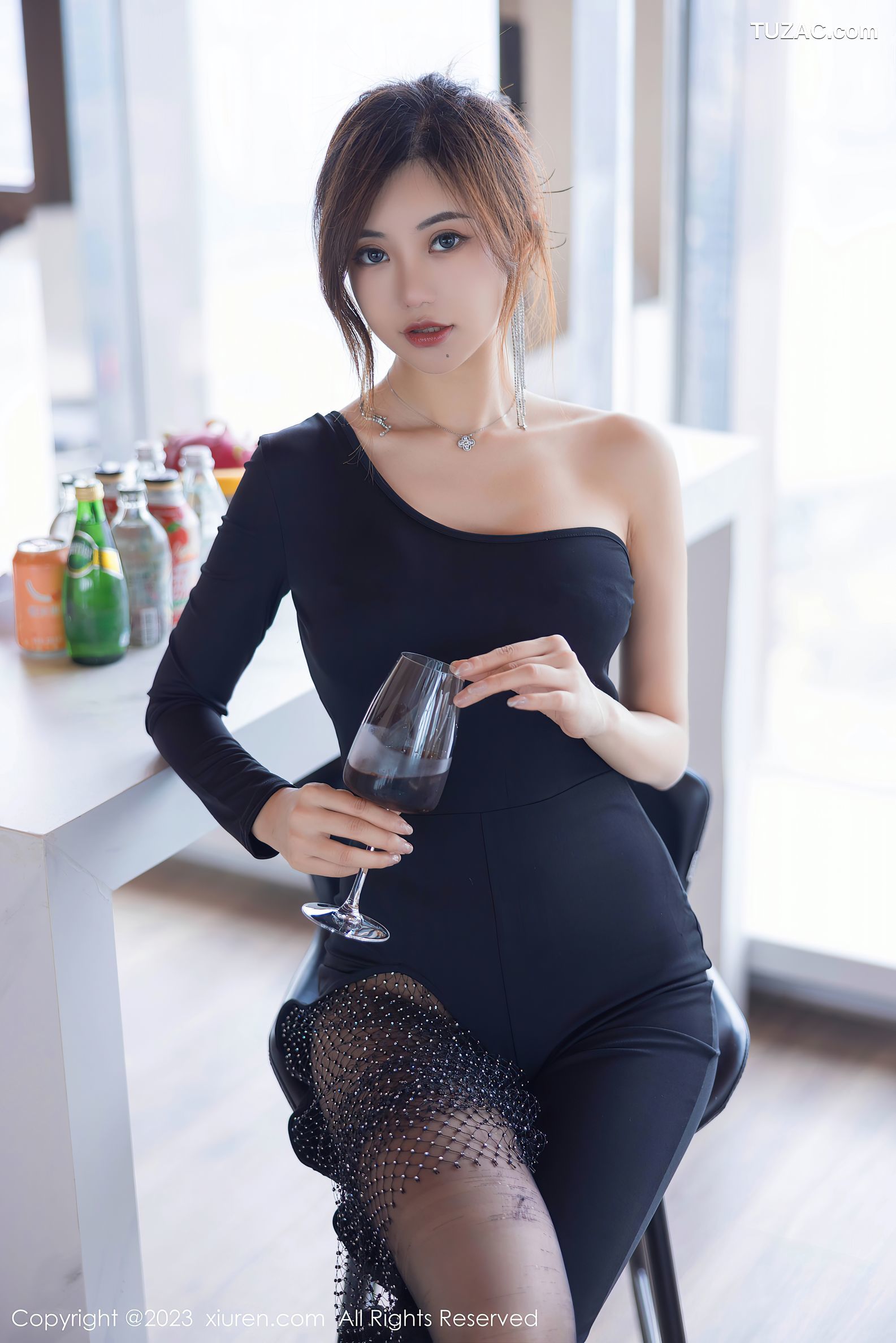 XiuRen秀人网-7117-绮里嘉ula-黑色长裙黑蕾丝内衣黑丝-2023.07.21