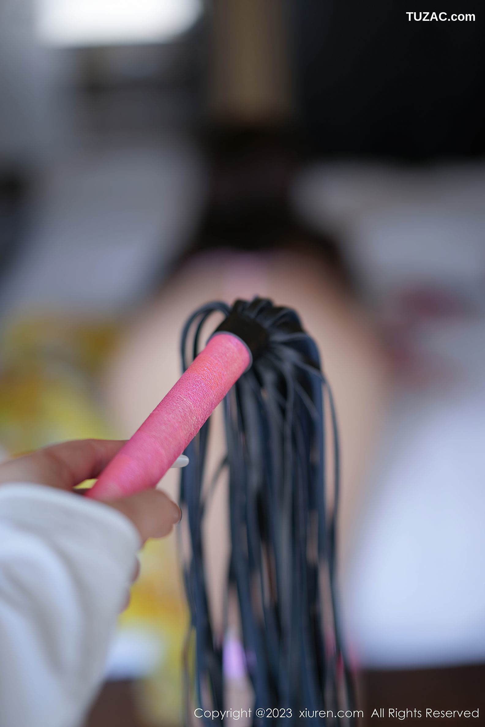 XiuRen秀人网-7119-朱可儿Flora-迪拜旅拍-鹅黄碎花长裙粉带绑缚-2023.07.21