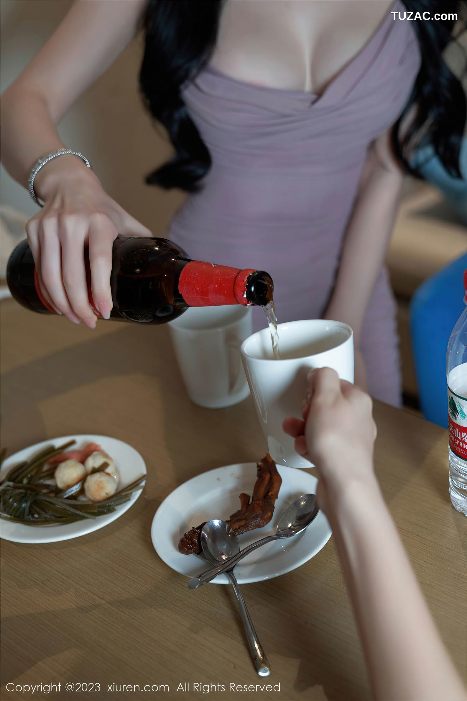 XiuRen秀人网-7122-周于希Sally-厦门旅拍-《邻居间的暧昧关系》-2023.07.21