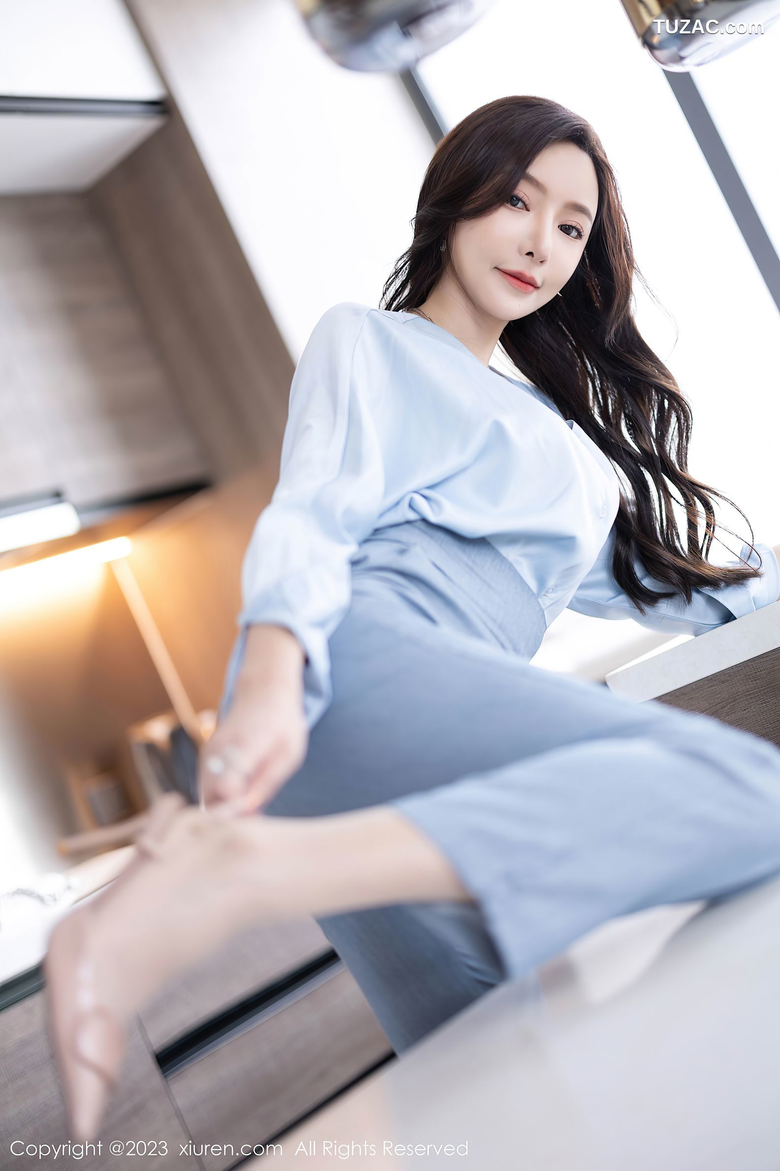 XiuRen秀人网-7123-王馨瑶yanni-浅蓝衬衫灰蓝长裤白蕾丝内衣-2023.07.21