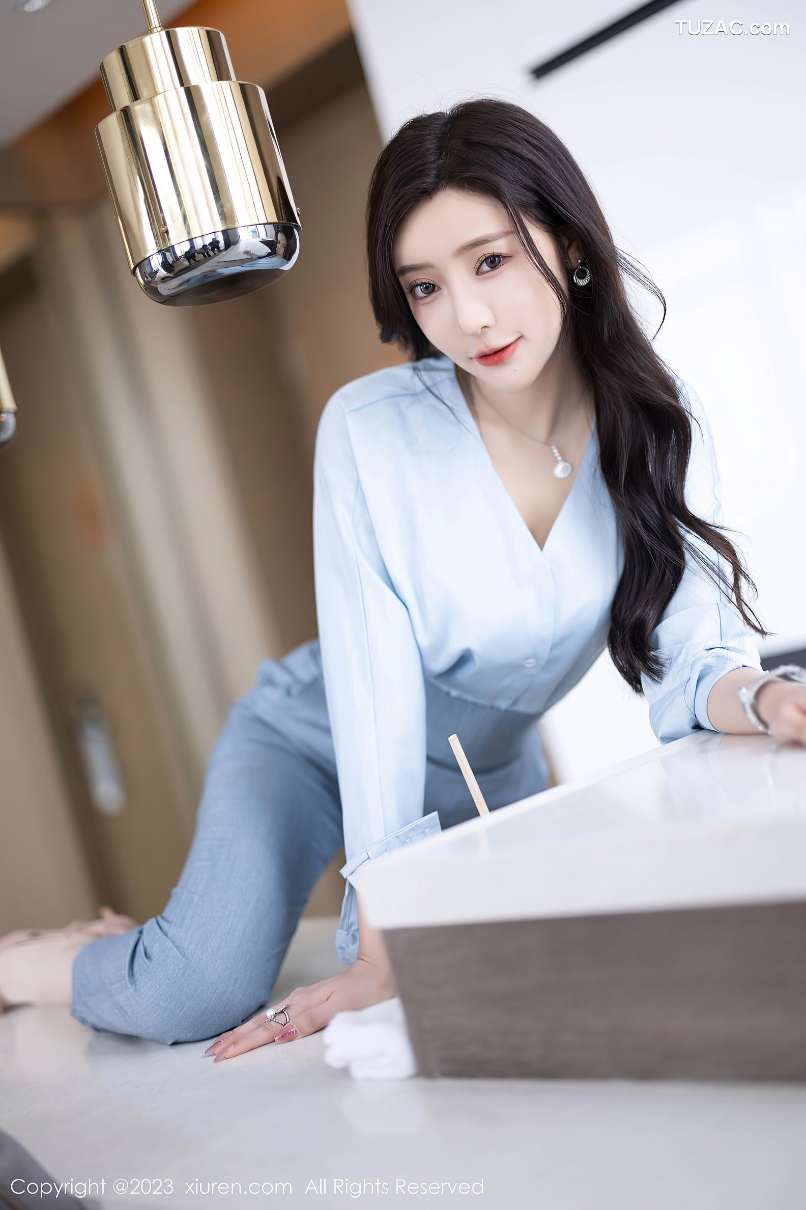 XiuRen秀人网-7123-王馨瑶yanni-浅蓝衬衫灰蓝长裤白蕾丝内衣-2023.07.21