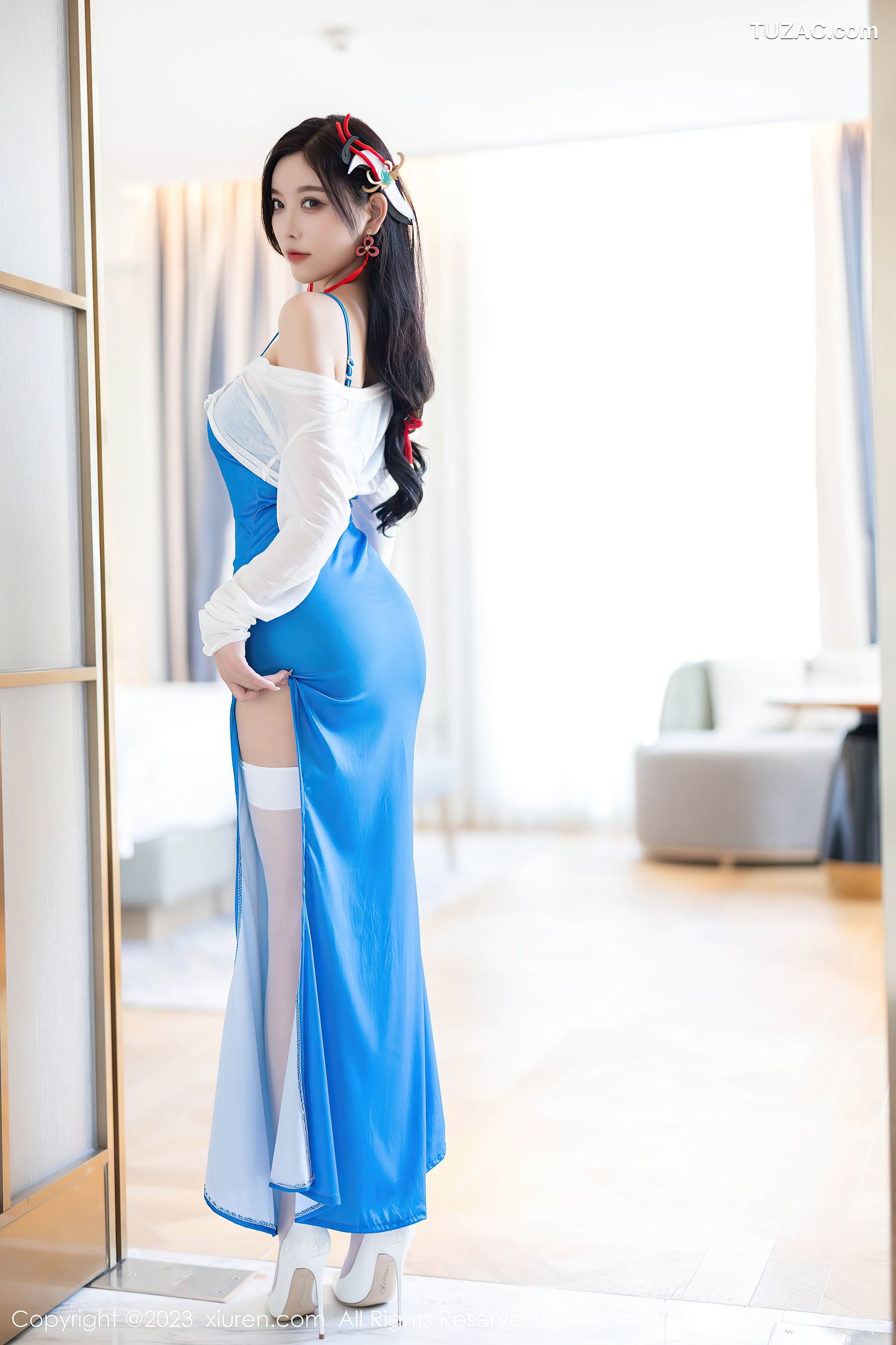 XiuRen秀人网-7135-杨晨晨Yome-浙江安吉旅拍-蓝吊带长裙灰蕾丝内衣-2023.07.25