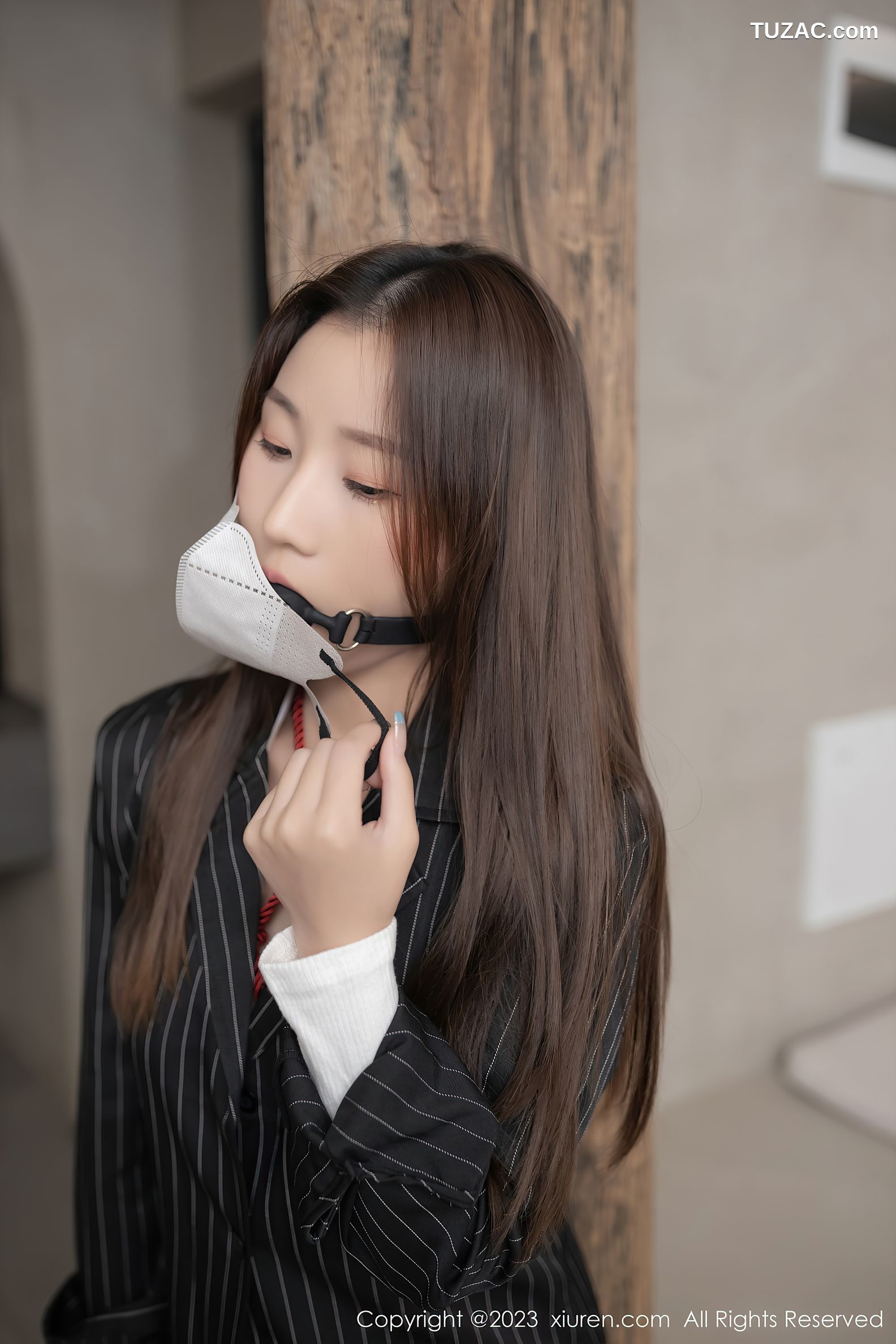 XiuRen秀人网-7141-杏子Yada-黑长外套白衫红绳绑缚黑丝-2023.07.26