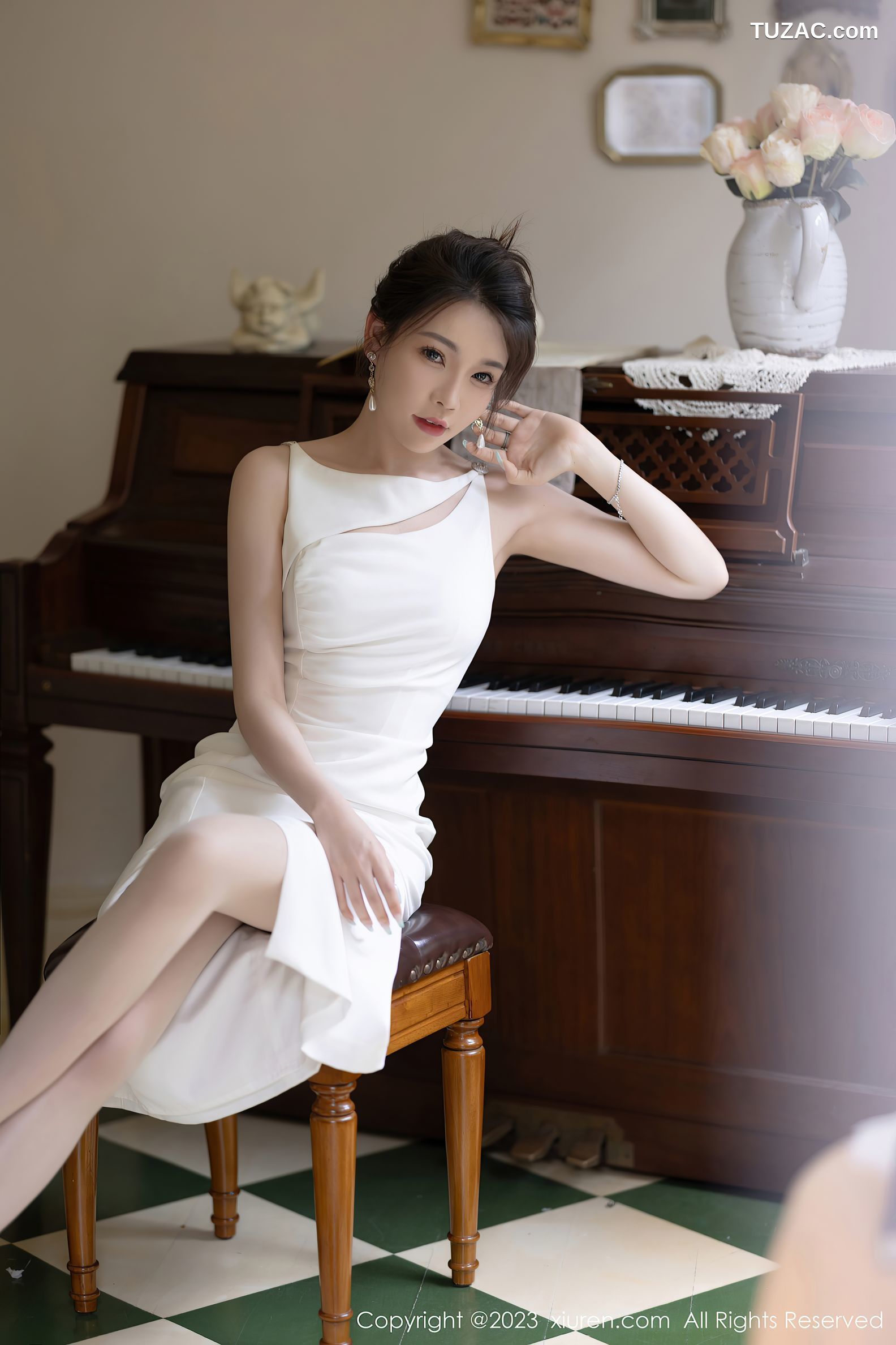XiuRen秀人网-7155-徐莉芝Booty-白吊带裙白色轻透蕾丝情趣内衣-2023.07.28