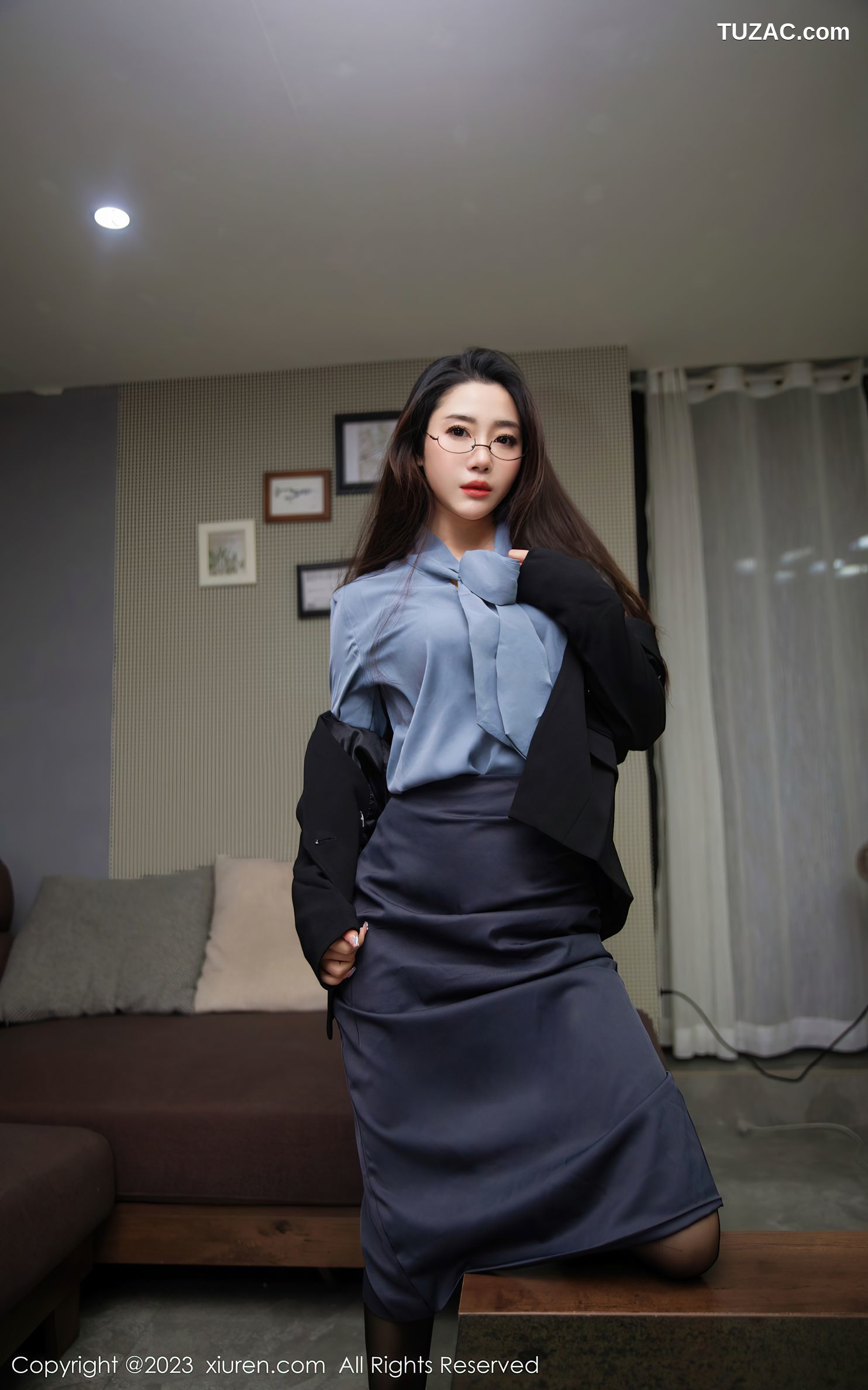 XiuRen秀人网-7179-严利娅Yuliya-灰黑职业装蕾丝内衣黑丝-2023.08.03