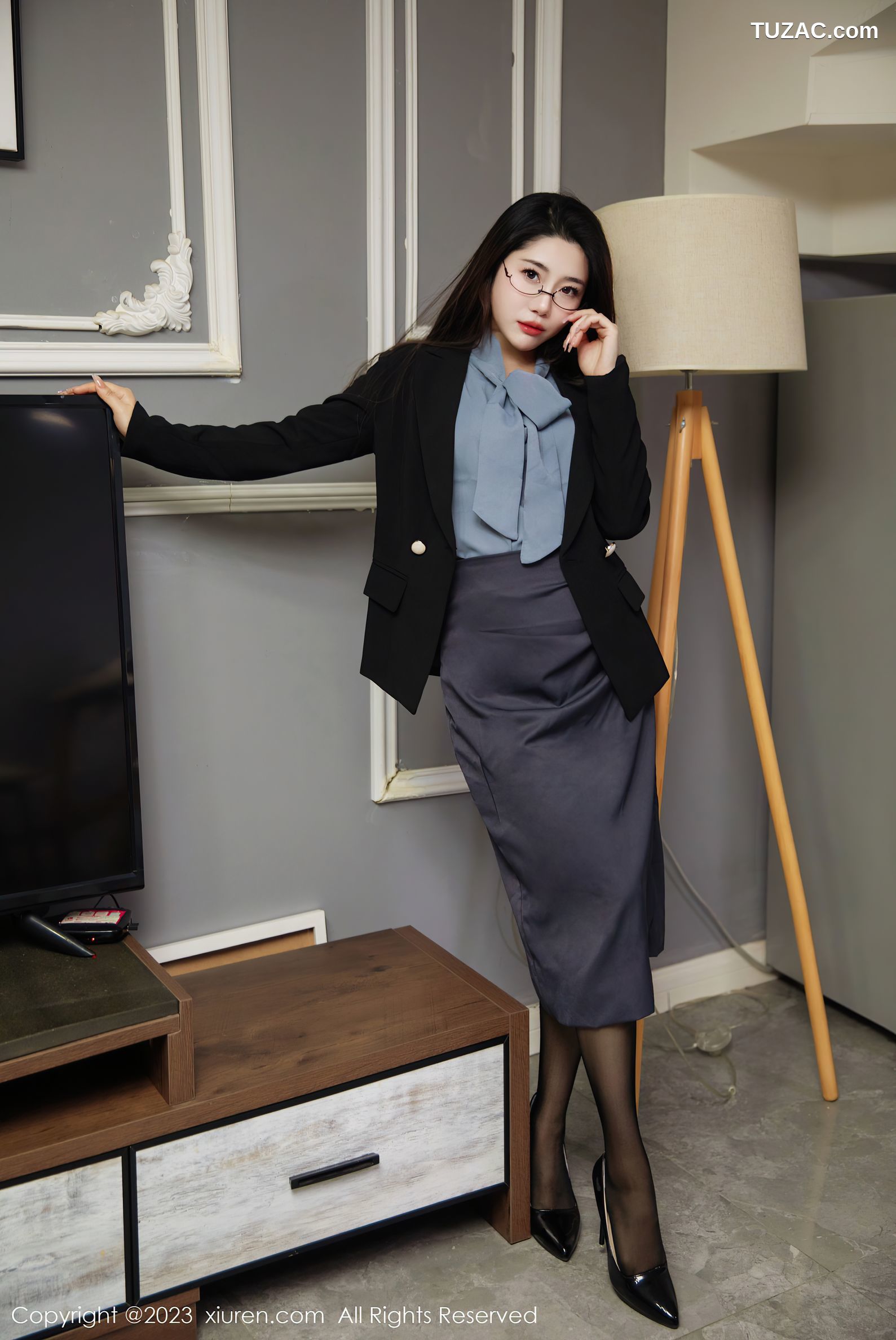 XiuRen秀人网-7179-严利娅Yuliya-灰黑职业装蕾丝内衣黑丝-2023.08.03