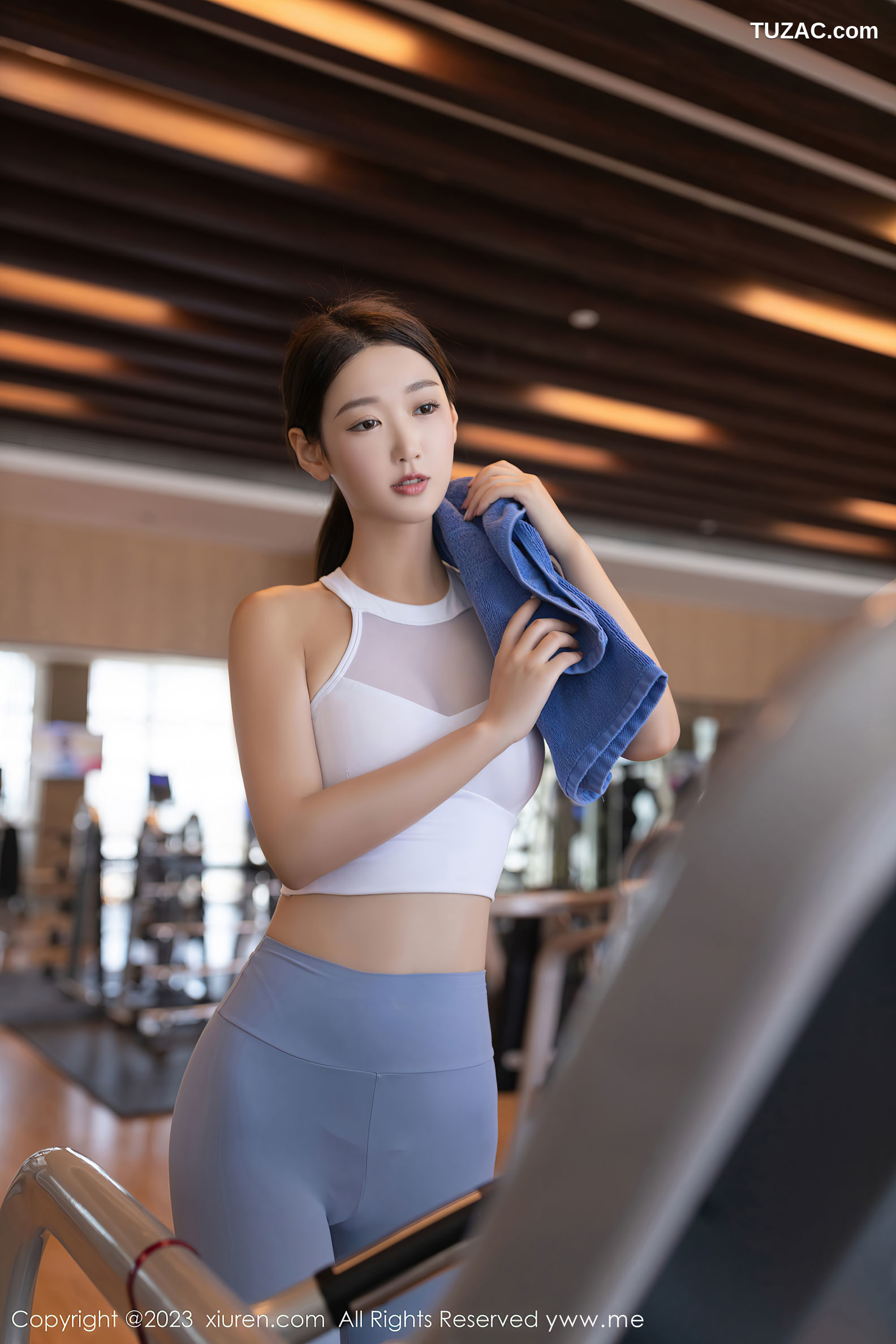 XiuRen秀人网-7197-唐安琪-澳门旅拍-白背心灰蓝紧身瑜伽服健身馆-2023.08.07