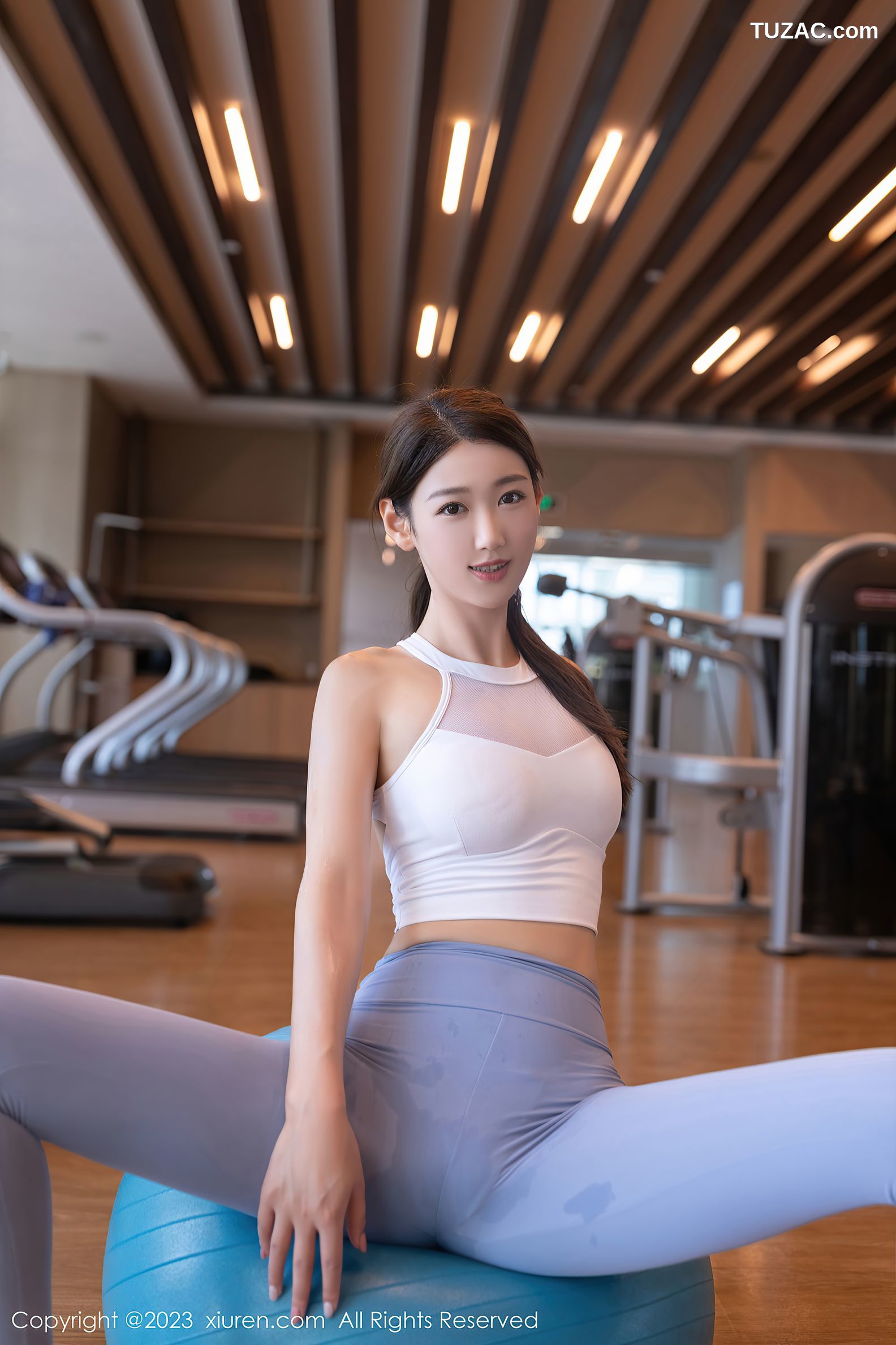 XiuRen秀人网-7197-唐安琪-澳门旅拍-白背心灰蓝紧身瑜伽服健身馆-2023.08.07