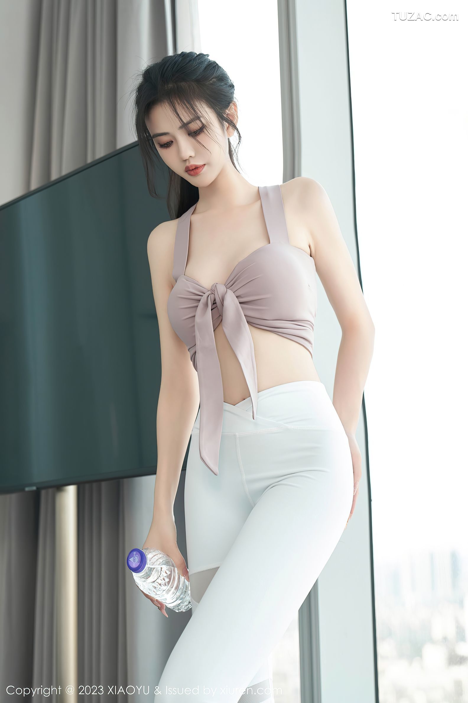 XiuRen秀人网-7213-浅浅Danny-淡紫背心白色紧身裤-2023.08.10