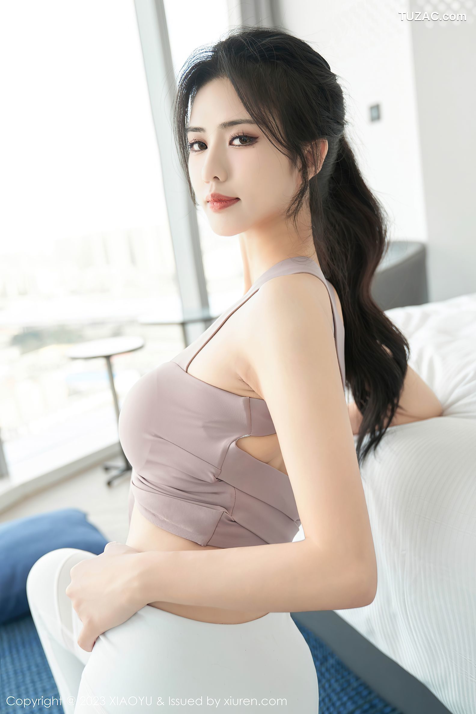 XiuRen秀人网-7213-浅浅Danny-淡紫背心白色紧身裤-2023.08.10