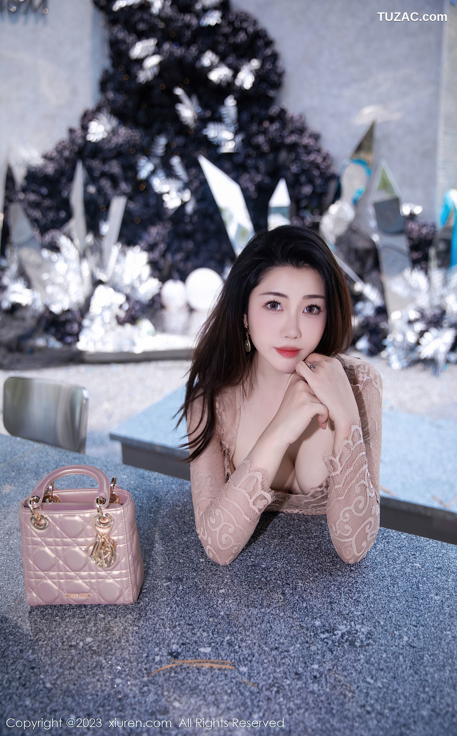 XiuRen秀人网-7216-严利娅Yuliya-杏色蕾丝连衣长裙-2023.08.11