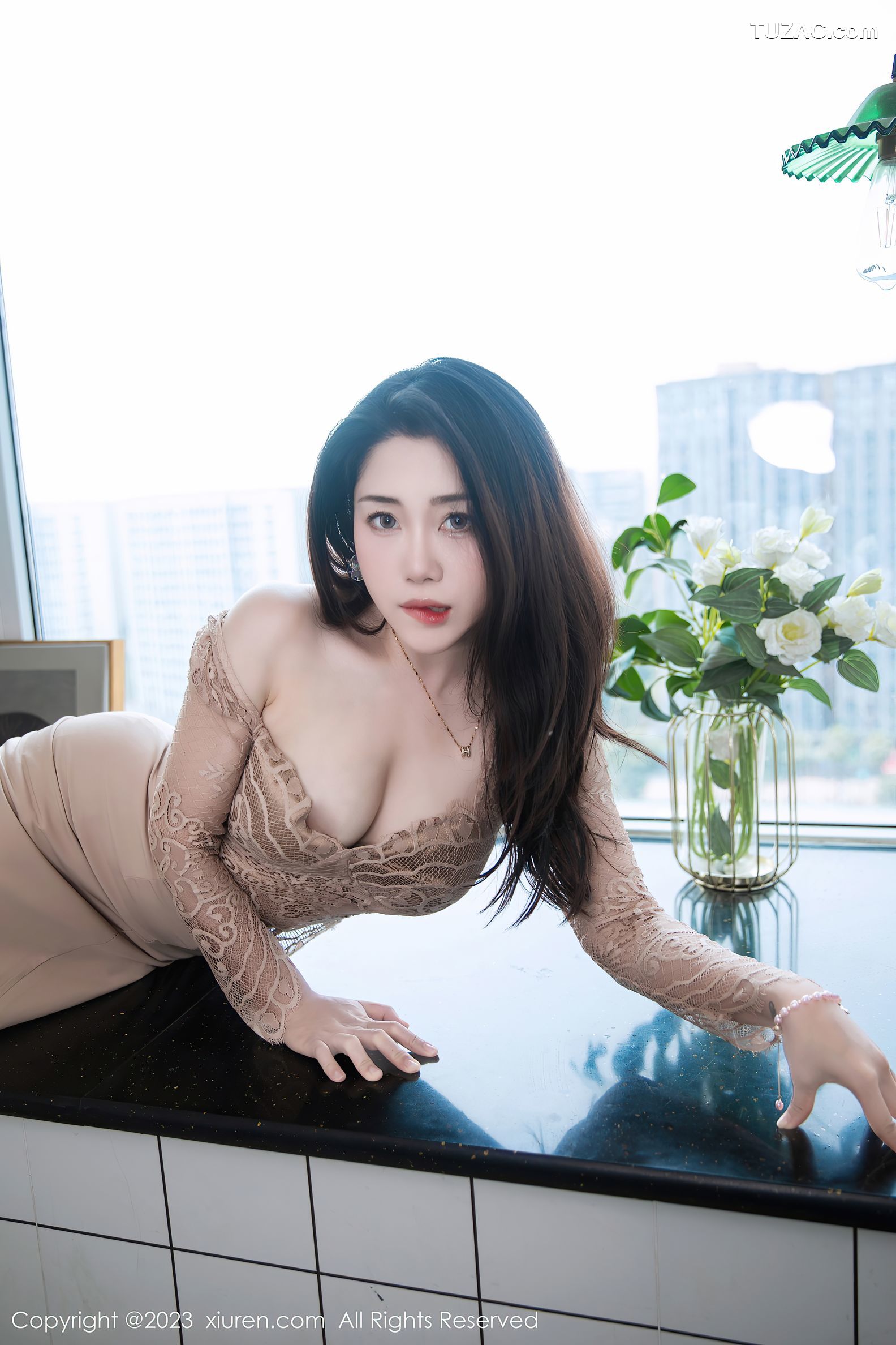 XiuRen秀人网-7216-严利娅Yuliya-杏色蕾丝连衣长裙-2023.08.11