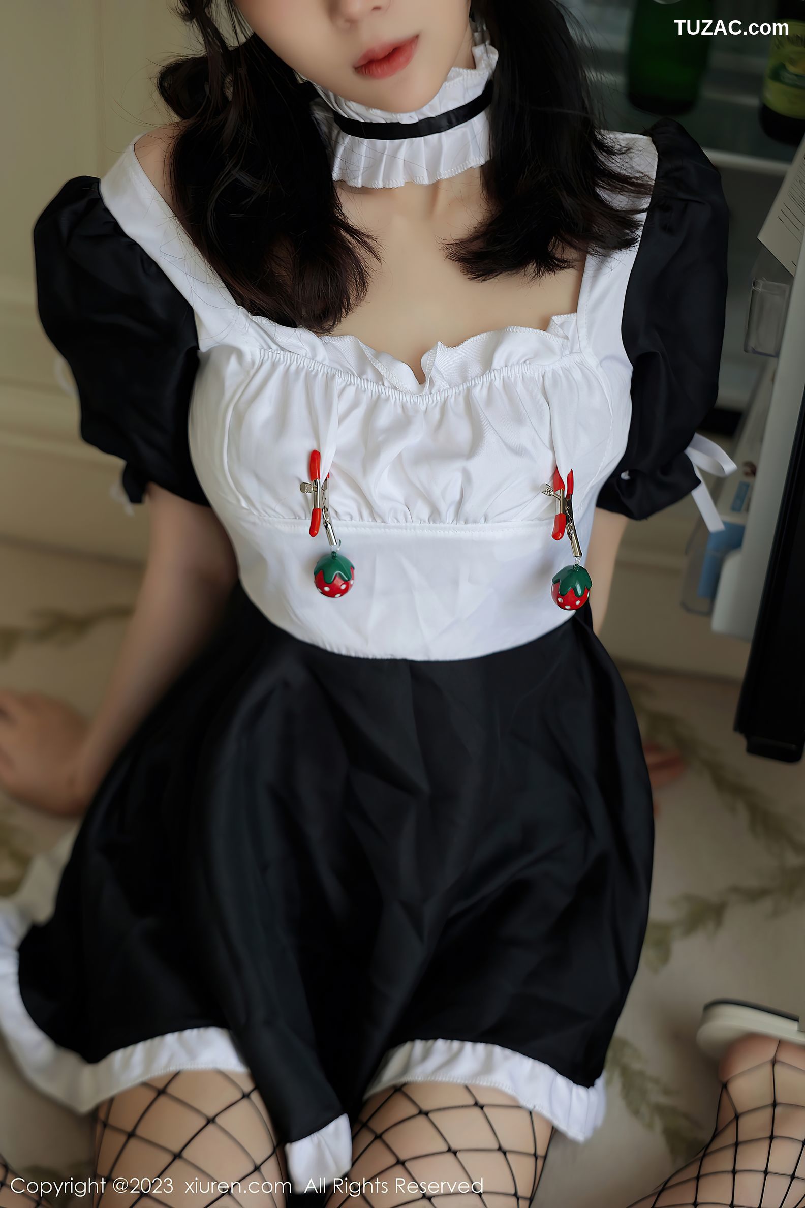 XiuRen秀人网-7217-玥儿玥er-黑白女仆服黑色渔网袜-2023.08.11