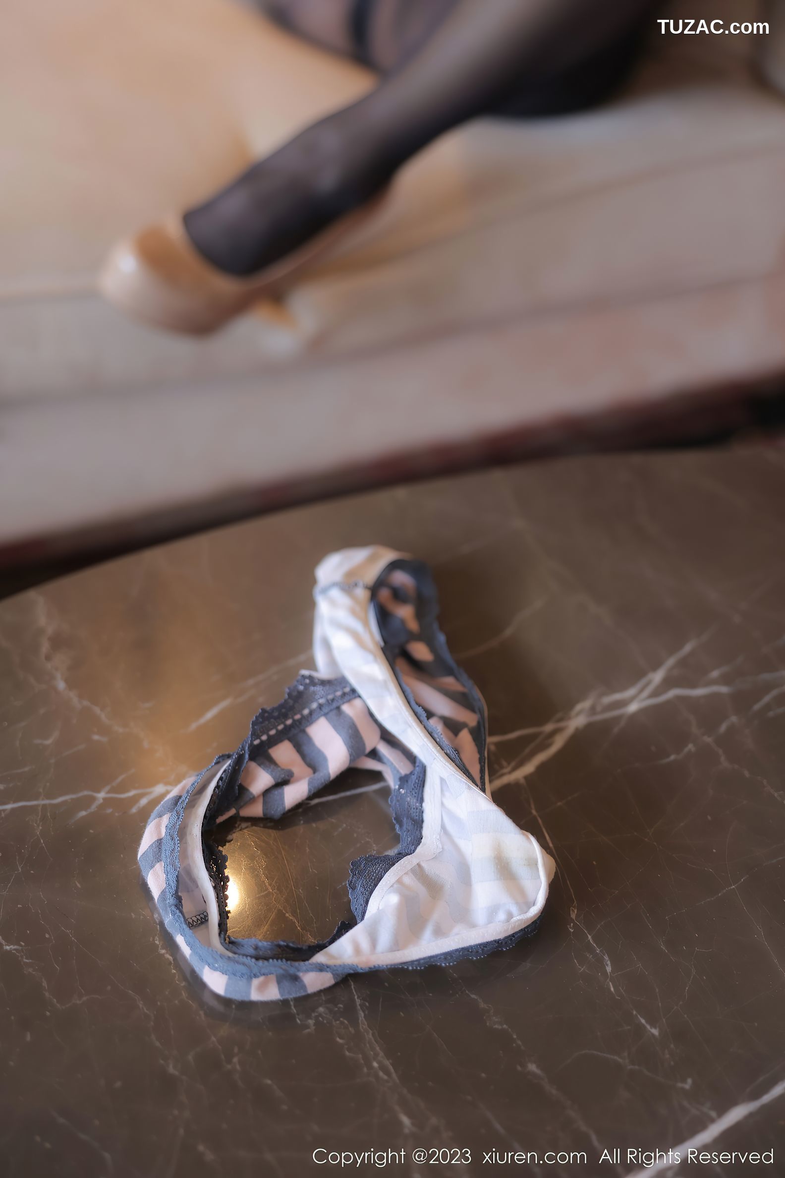 XiuRen秀人网-7238-大美妞儿-灰色连衣裙白色透视内衣黑丝-2023.08.16