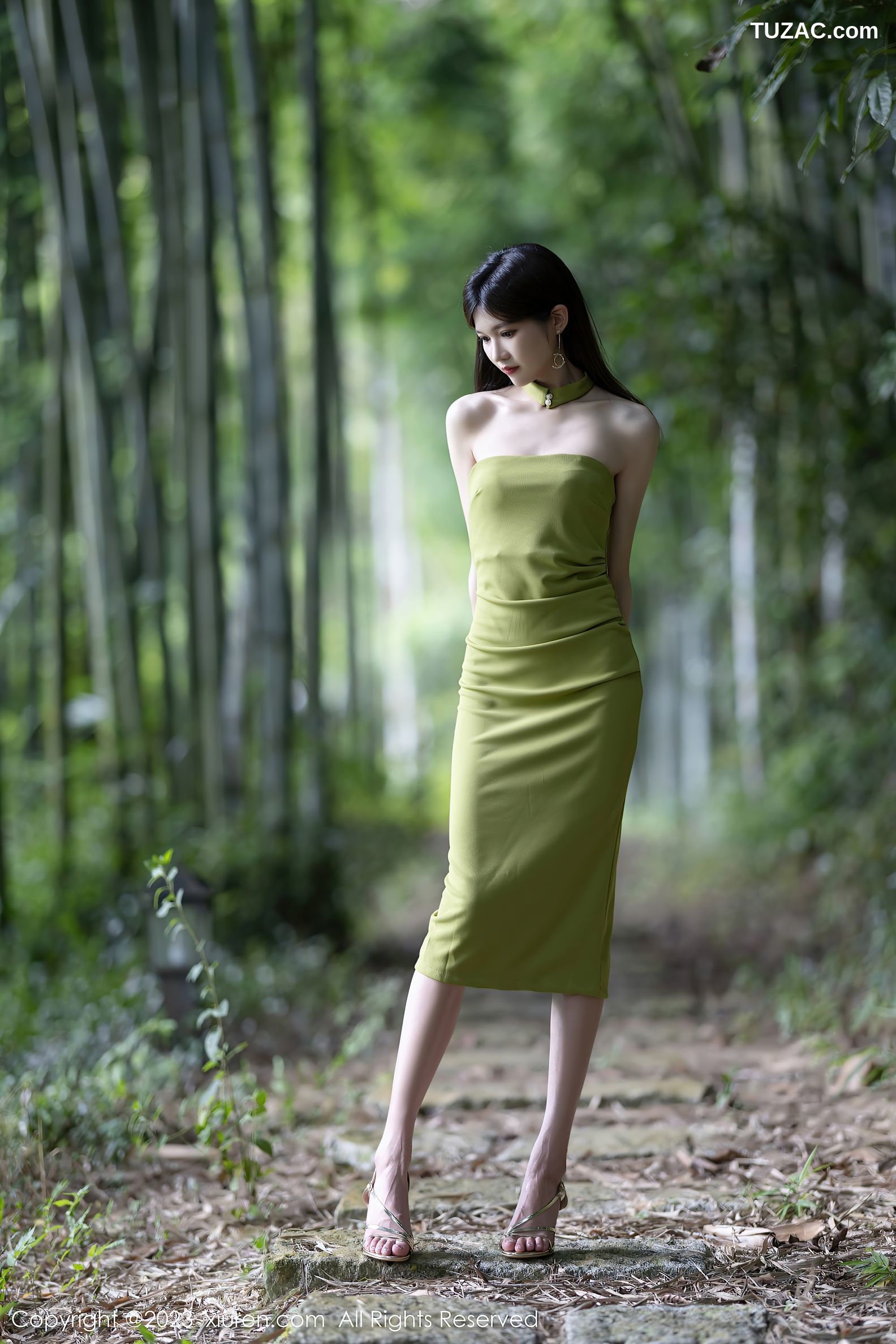 XiuRen秀人网-7241-程程程-果绿色露肩连衣长裙珠链内衣-2023.08.16