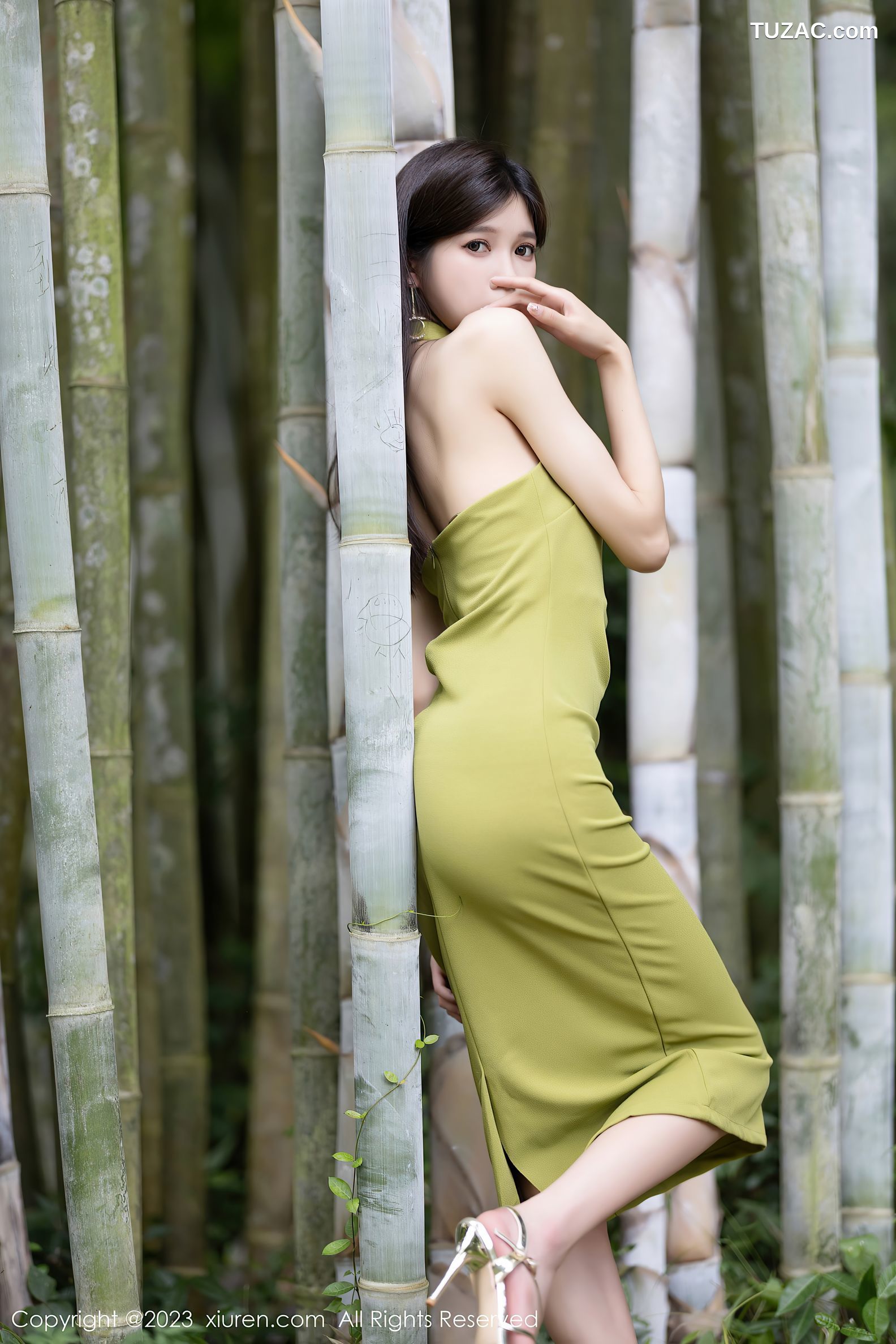 XiuRen秀人网-7241-程程程-果绿色露肩连衣长裙珠链内衣-2023.08.16