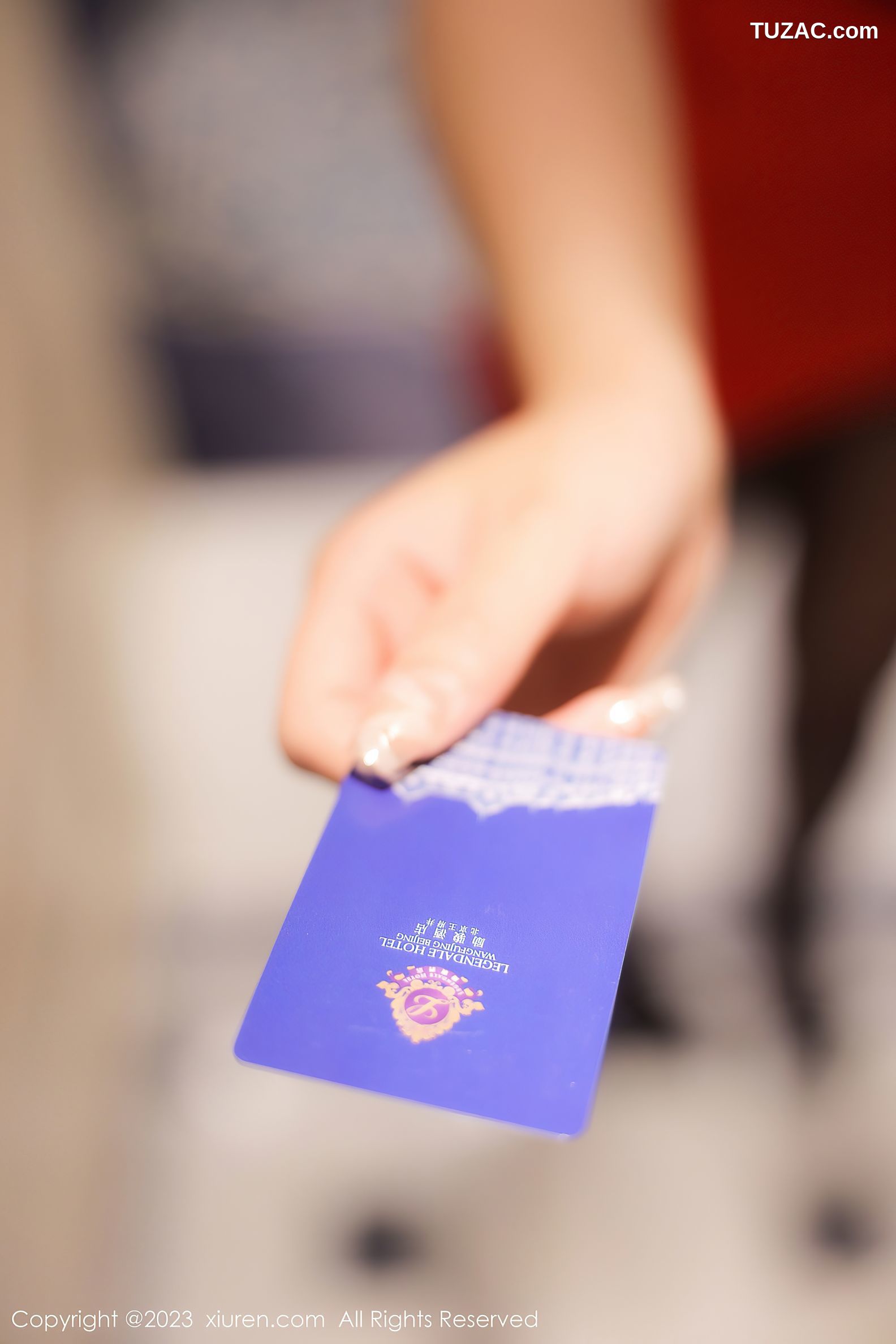 XiuRen秀人网-7245-周思乔Betty-黑红情趣服饰爆乳黑丝-2023.08.17