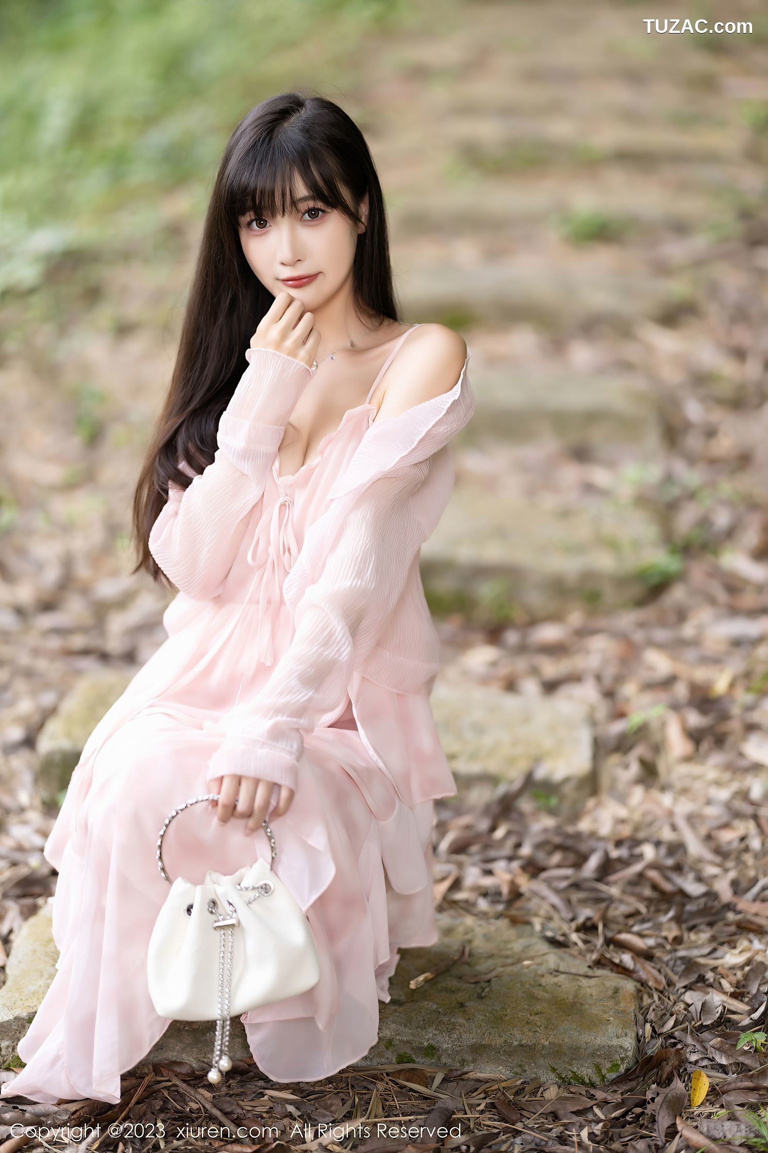 XiuRen秀人网-7263-林星阑-安吉旅拍-粉色连衣裙粉色情趣内衣-2023.08.21