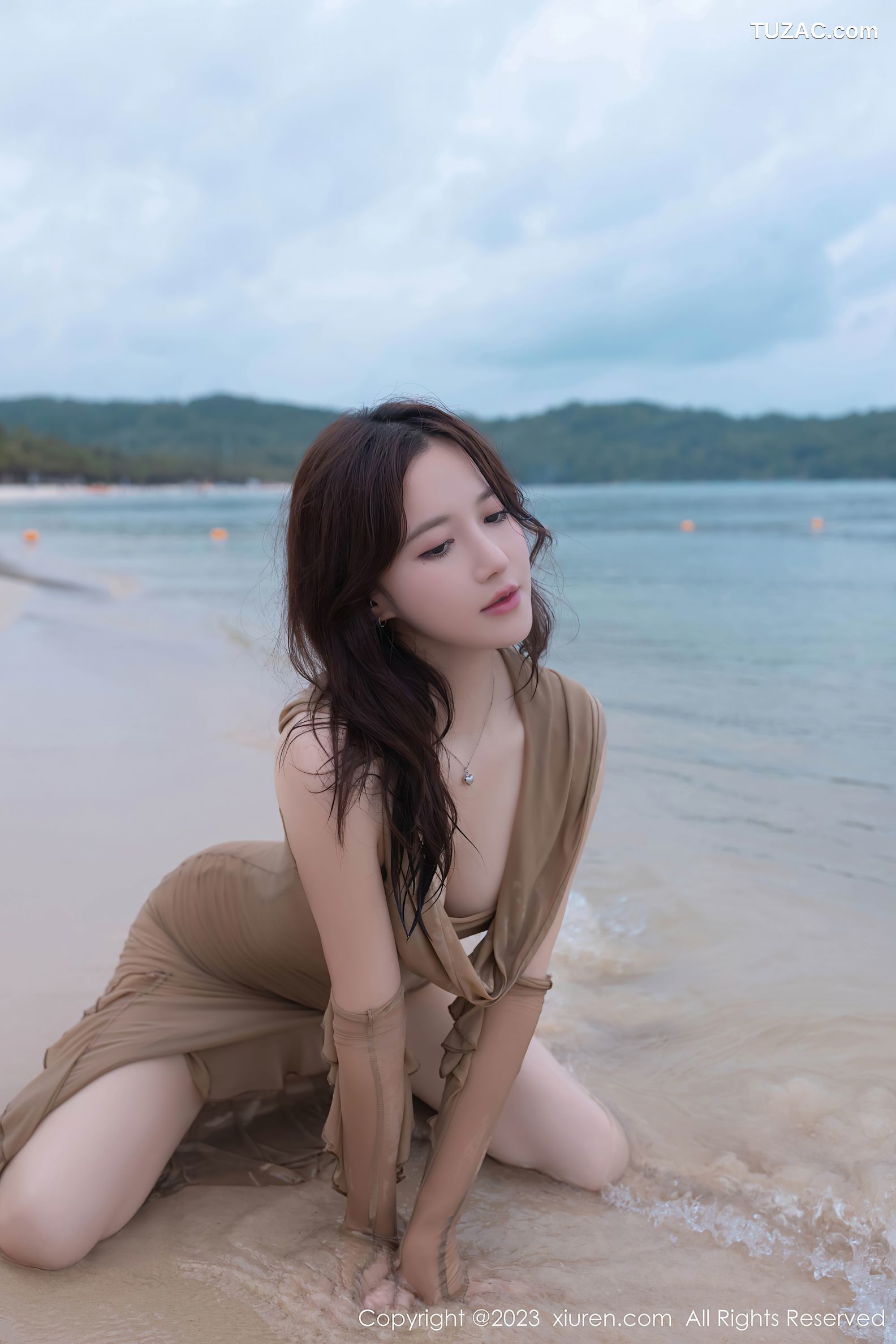 XiuRen秀人网-7288-鱼子酱Fish-米色长裙海边沙滩湿身-2023.08.25