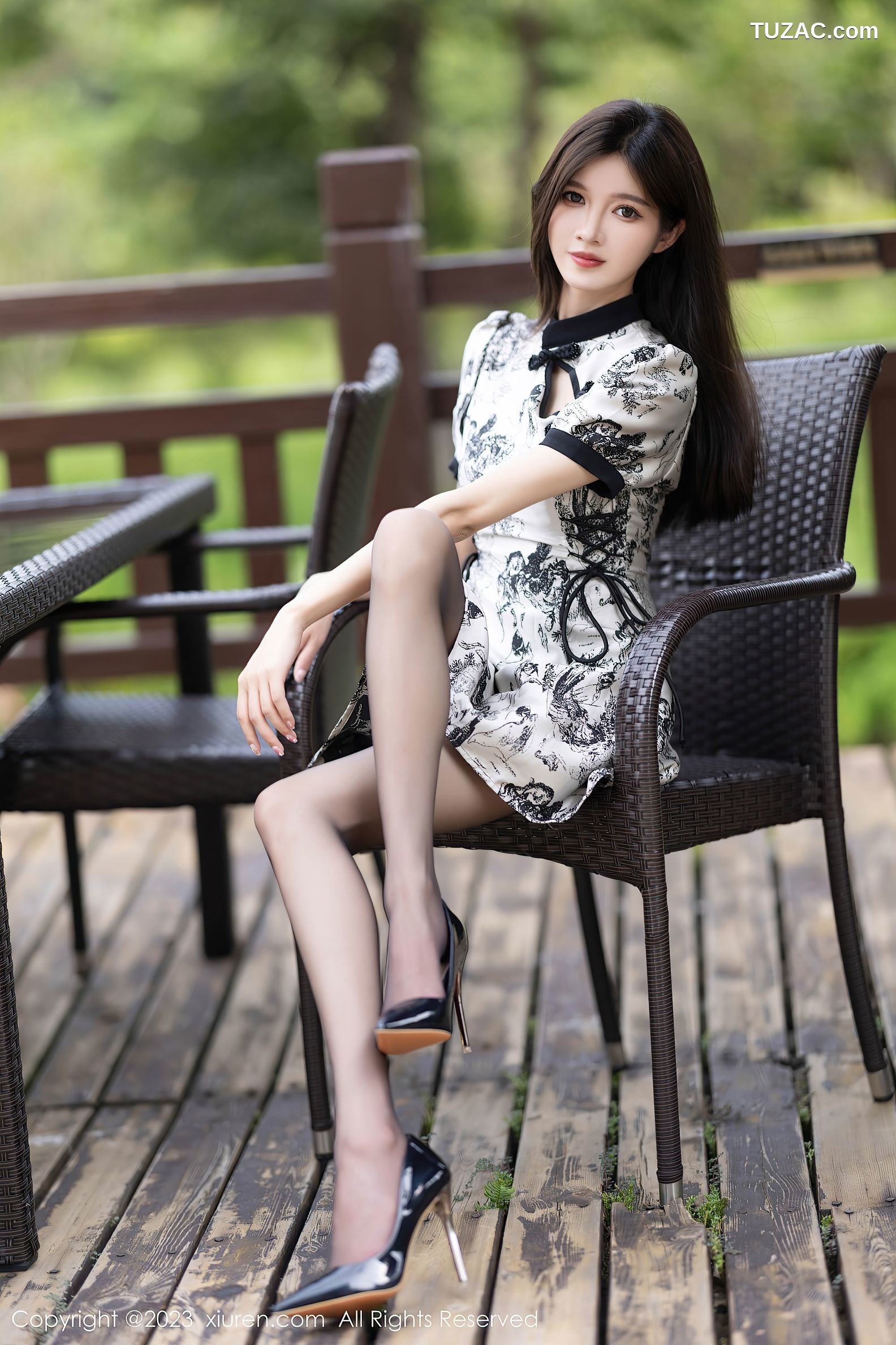 XiuRen秀人网-7320-程程程-安吉旅拍-印花白色古风连衣裙白色蕾丝内衣黑丝-2023.09.01