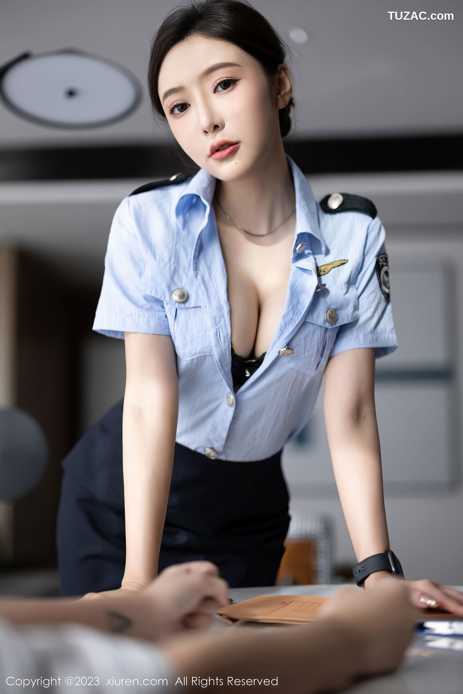 XiuRen秀人网-7340-王馨瑶yanni-《严刑逼供》衬衫短裙女警黑内衣黑丝-2023.09.05