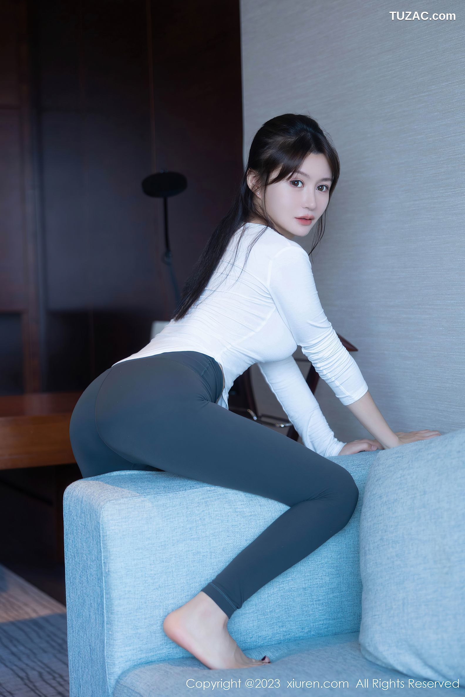 XiuRen秀人网-7370-唐宁宁-白T深绿瑜伽裤美腿-2023.09.12