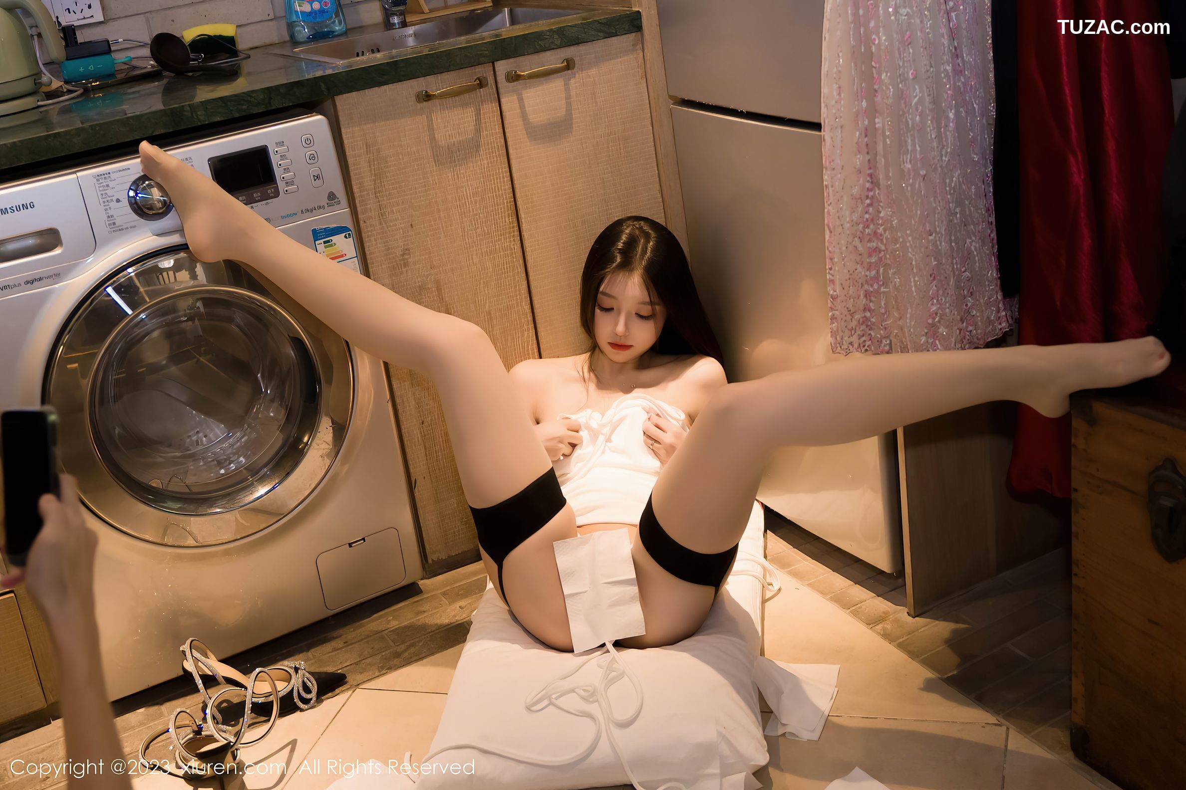 XiuRen秀人网-7371-冯木木LRIS-白色露背连衣长裙洗衣房情趣服-2023.09.12