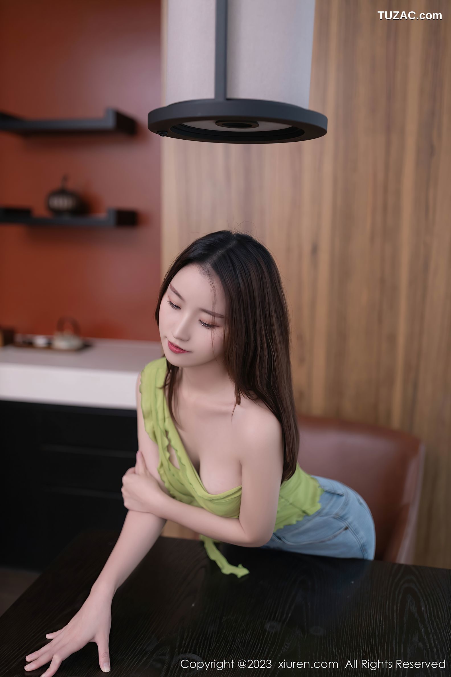 XiuRen秀人网-7381-杏子Yada-绿衫牛仔裤白蕾丝内裤-2023.09.13