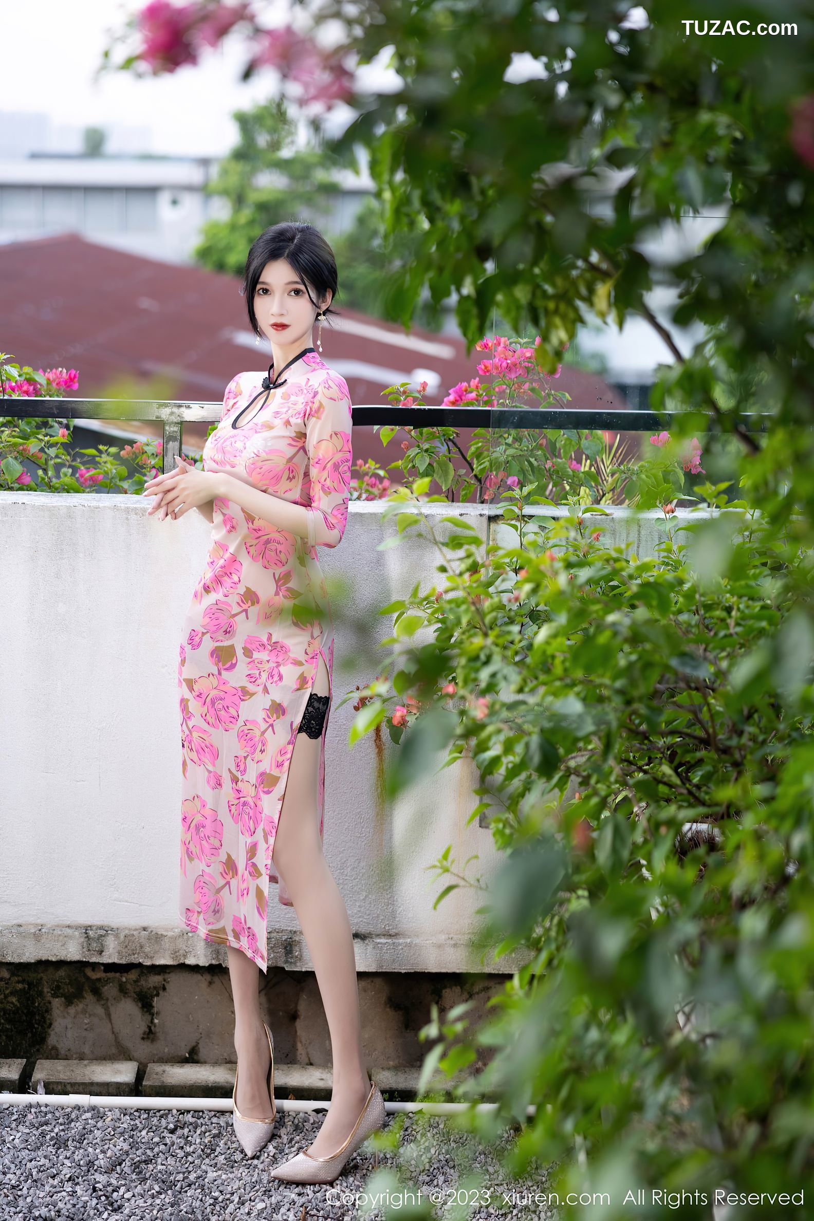 XiuRen秀人网-7388-程程程-碎粉花旗袍黑丝爆乳-2023.09.14