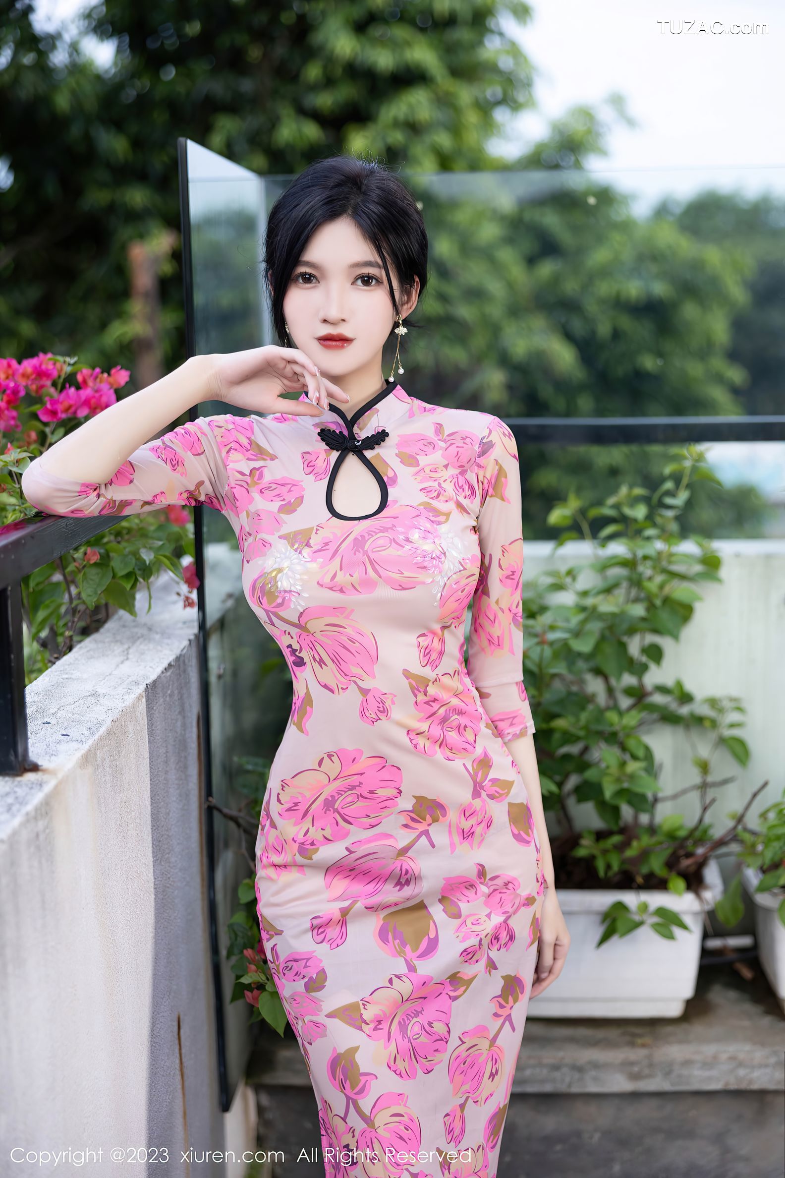 XiuRen秀人网-7388-程程程-碎粉花旗袍黑丝爆乳-2023.09.14