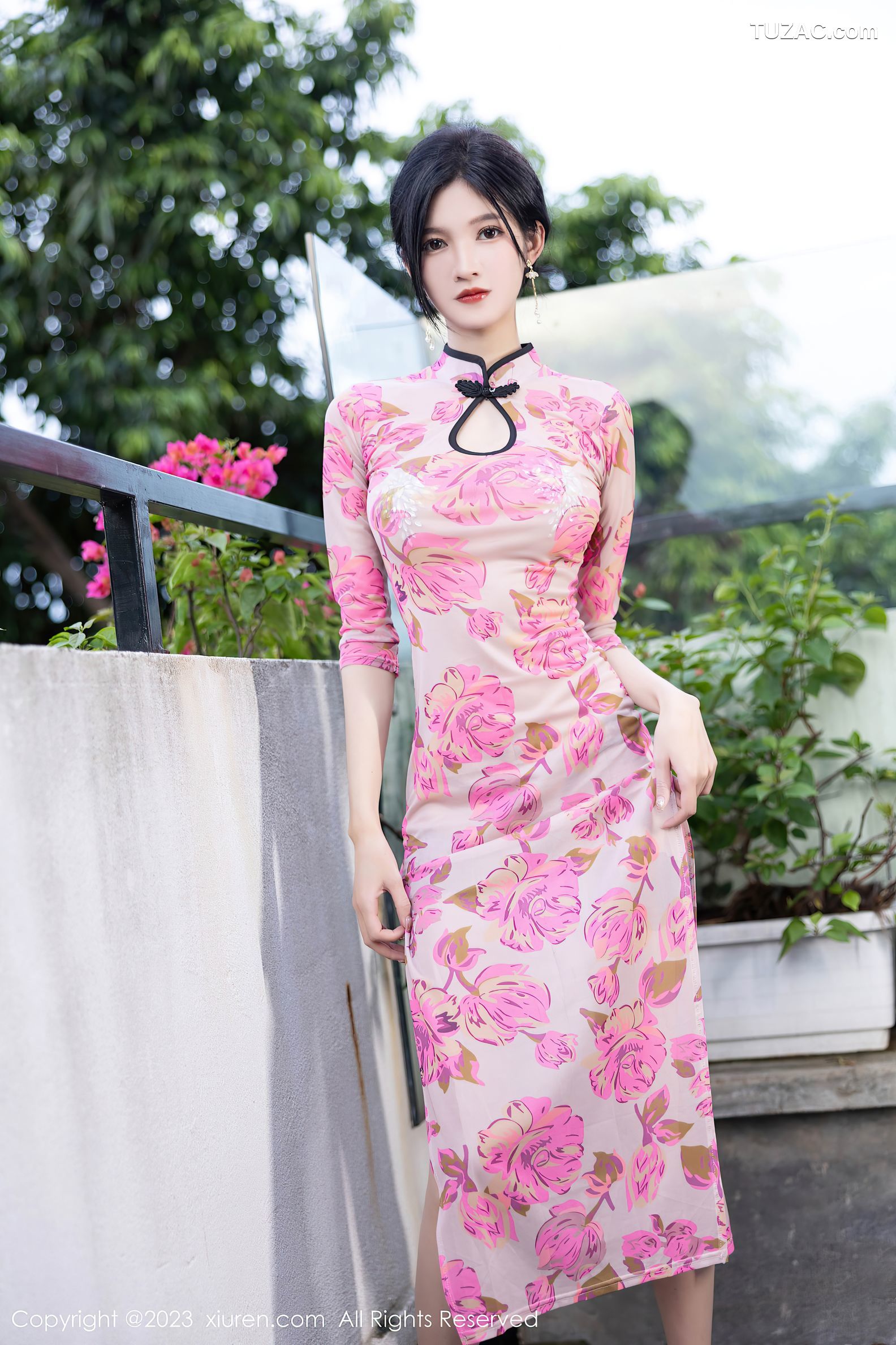 XiuRen秀人网-7388-程程程-碎粉花旗袍黑丝爆乳-2023.09.14