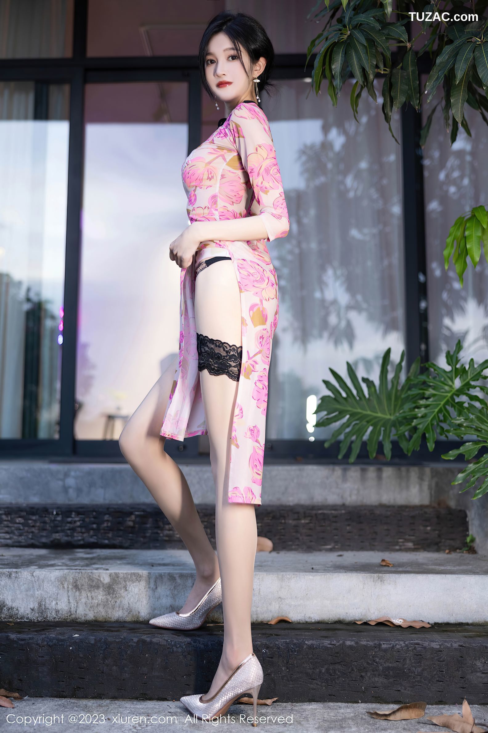 XiuRen秀人网-7388-程程程-碎粉花旗袍黑丝爆乳-2023.09.14