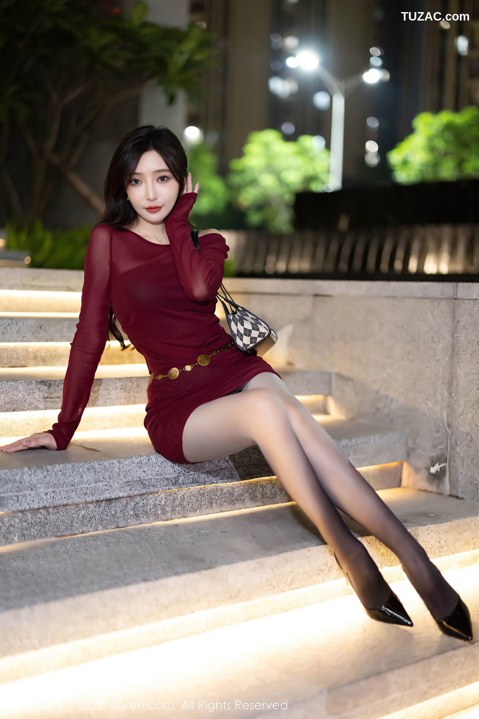 XiuRen秀人网-7400-王馨瑶yanni-安吉旅拍-酒红色连衣短裙黑色猫耳内衣-2023.09.15