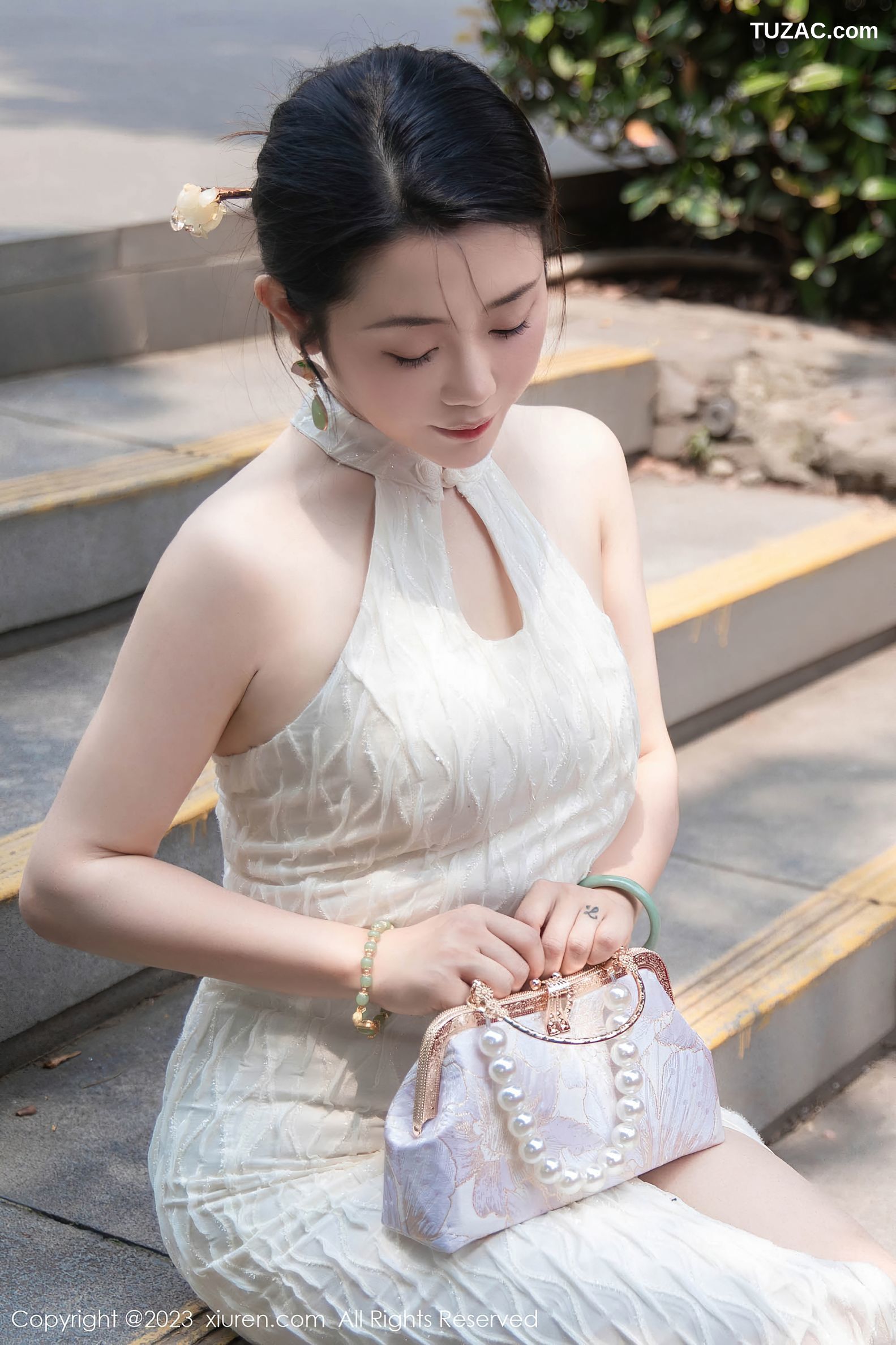 XiuRen秀人网-7435-严利娅Yuliya-白色旗袍爆乳-2023.09.25