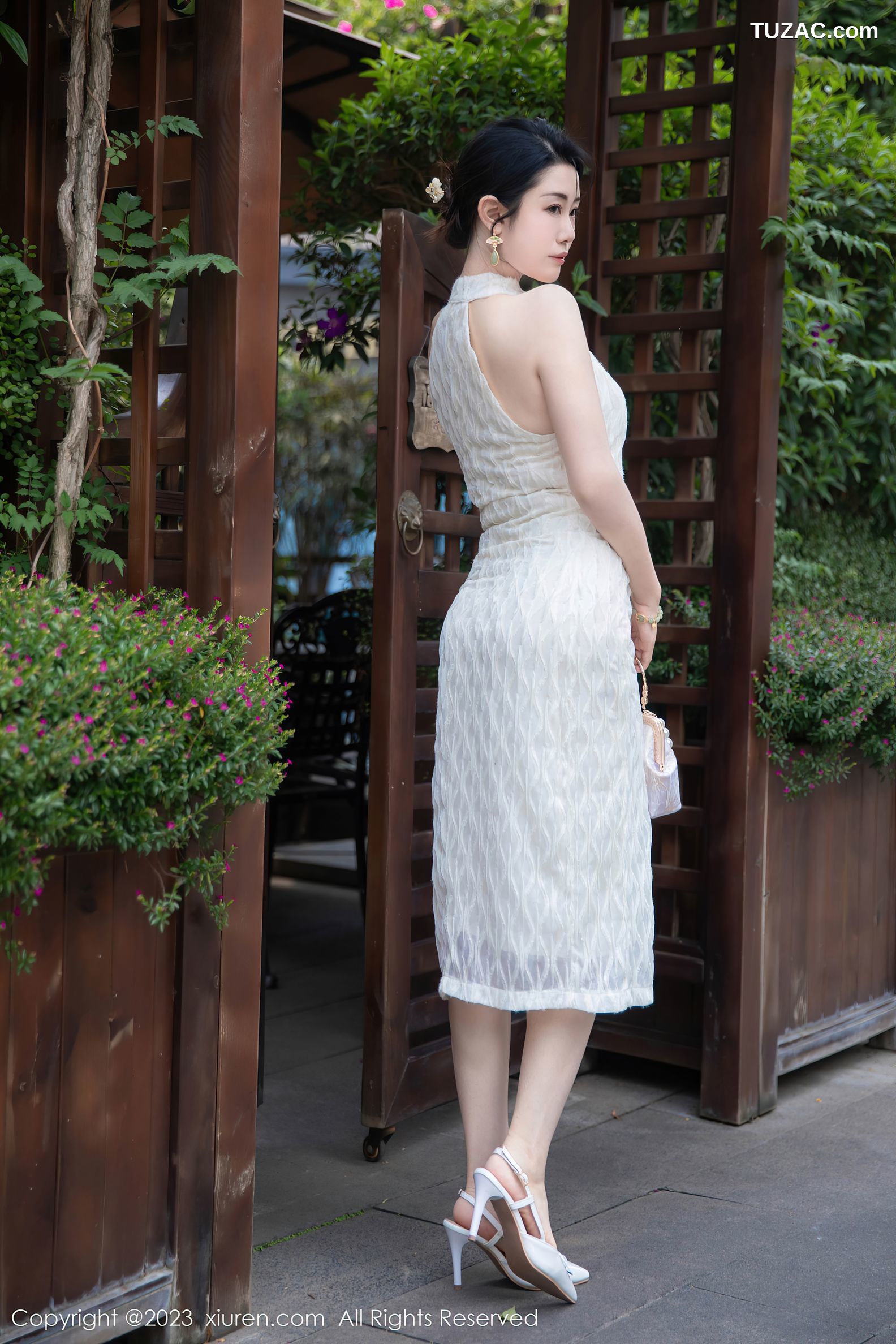 XiuRen秀人网-7435-严利娅Yuliya-白色旗袍爆乳-2023.09.25
