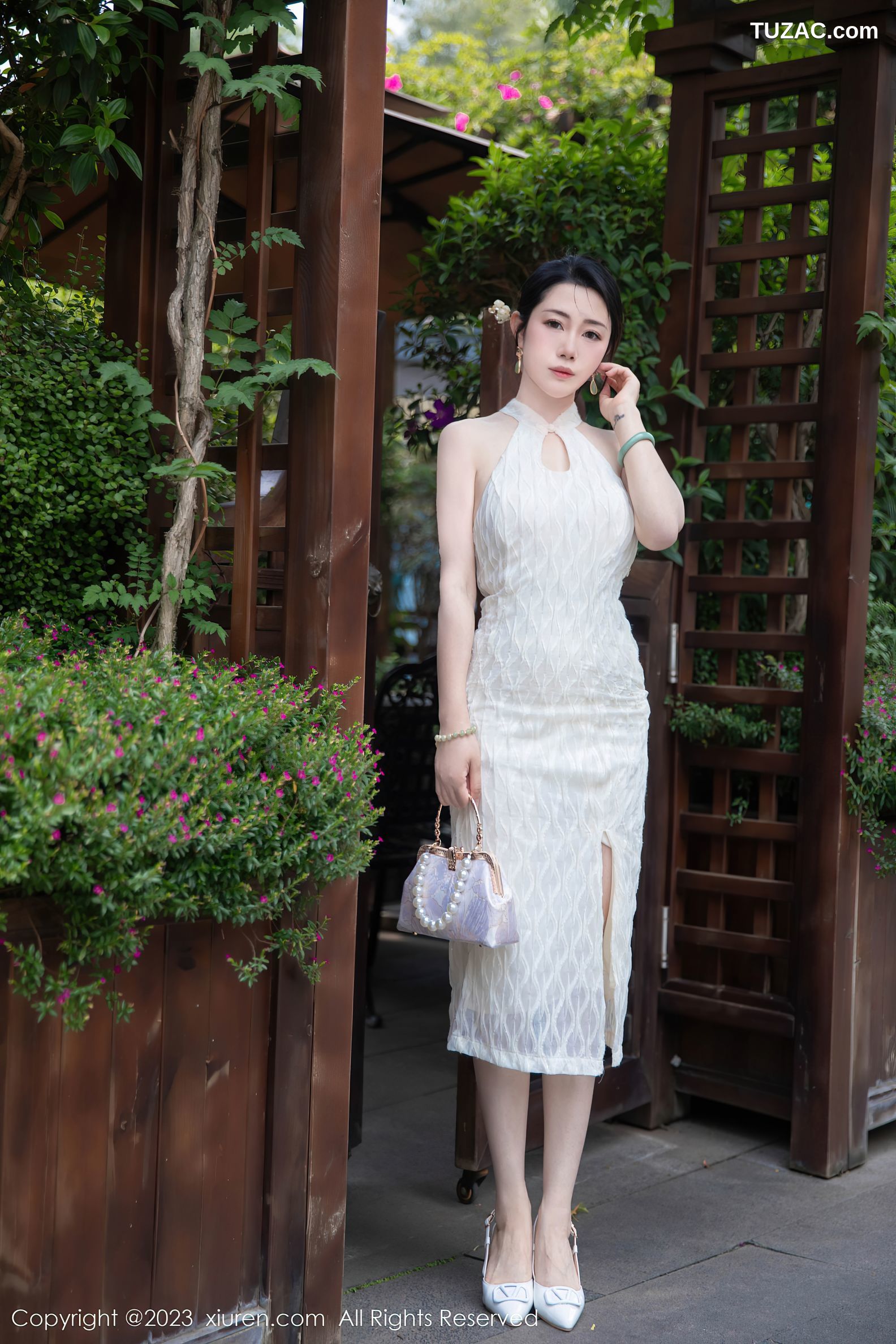 XiuRen秀人网-7435-严利娅Yuliya-白色旗袍爆乳-2023.09.25