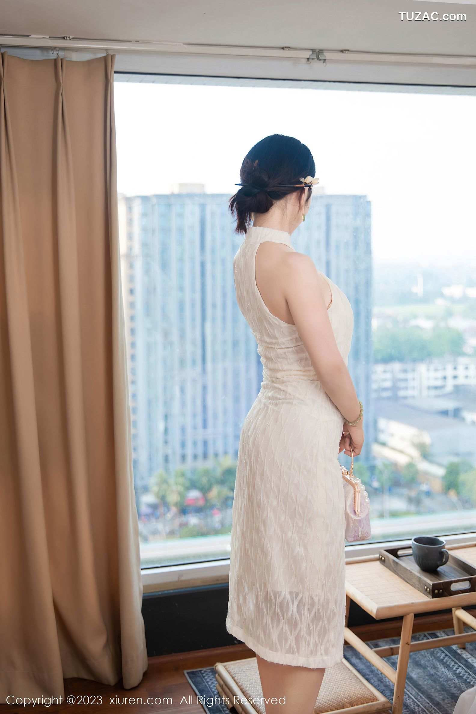 XiuRen秀人网-7435-严利娅Yuliya-白色旗袍爆乳-2023.09.25