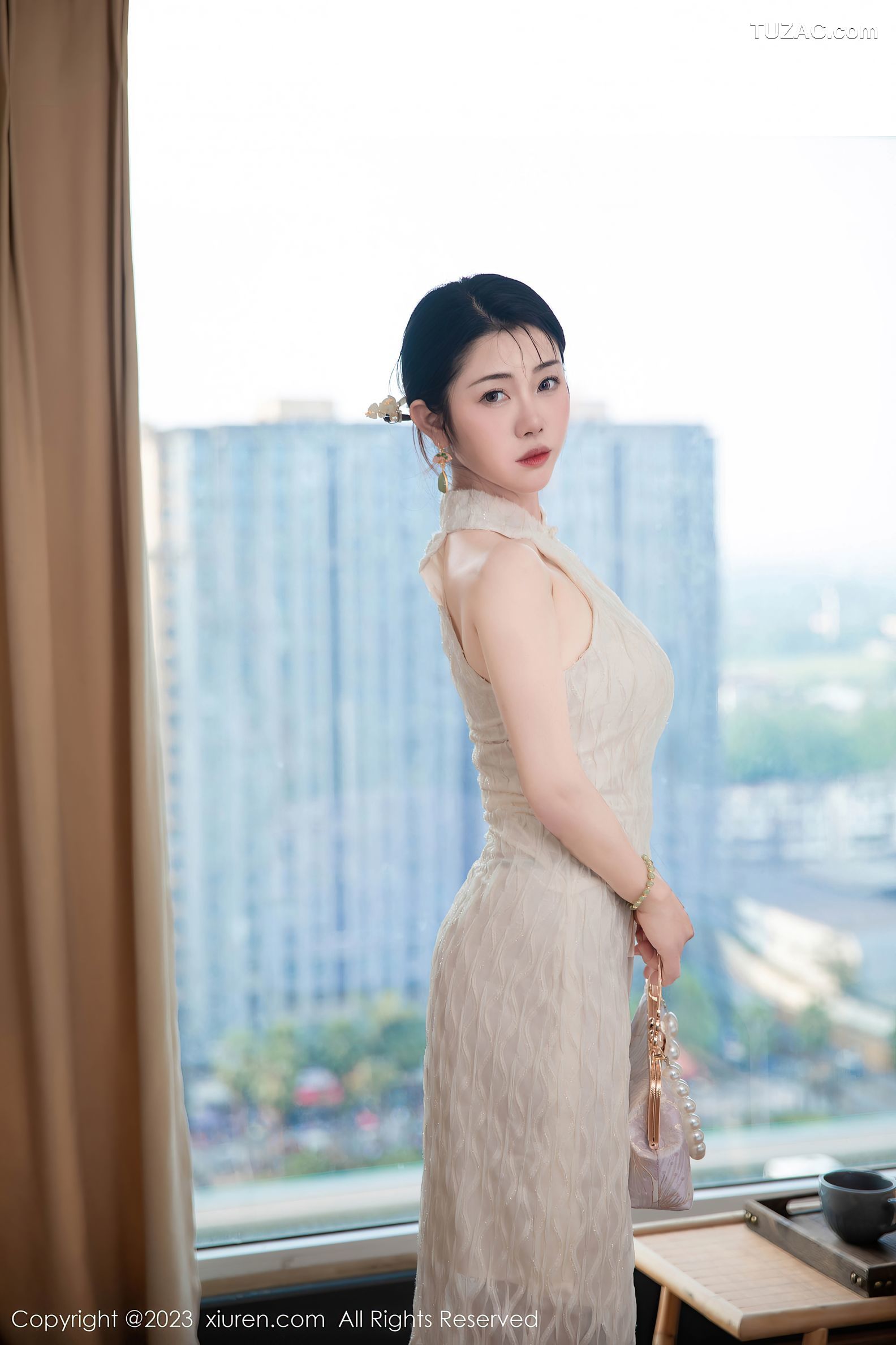 XiuRen秀人网-7435-严利娅Yuliya-白色旗袍爆乳-2023.09.25