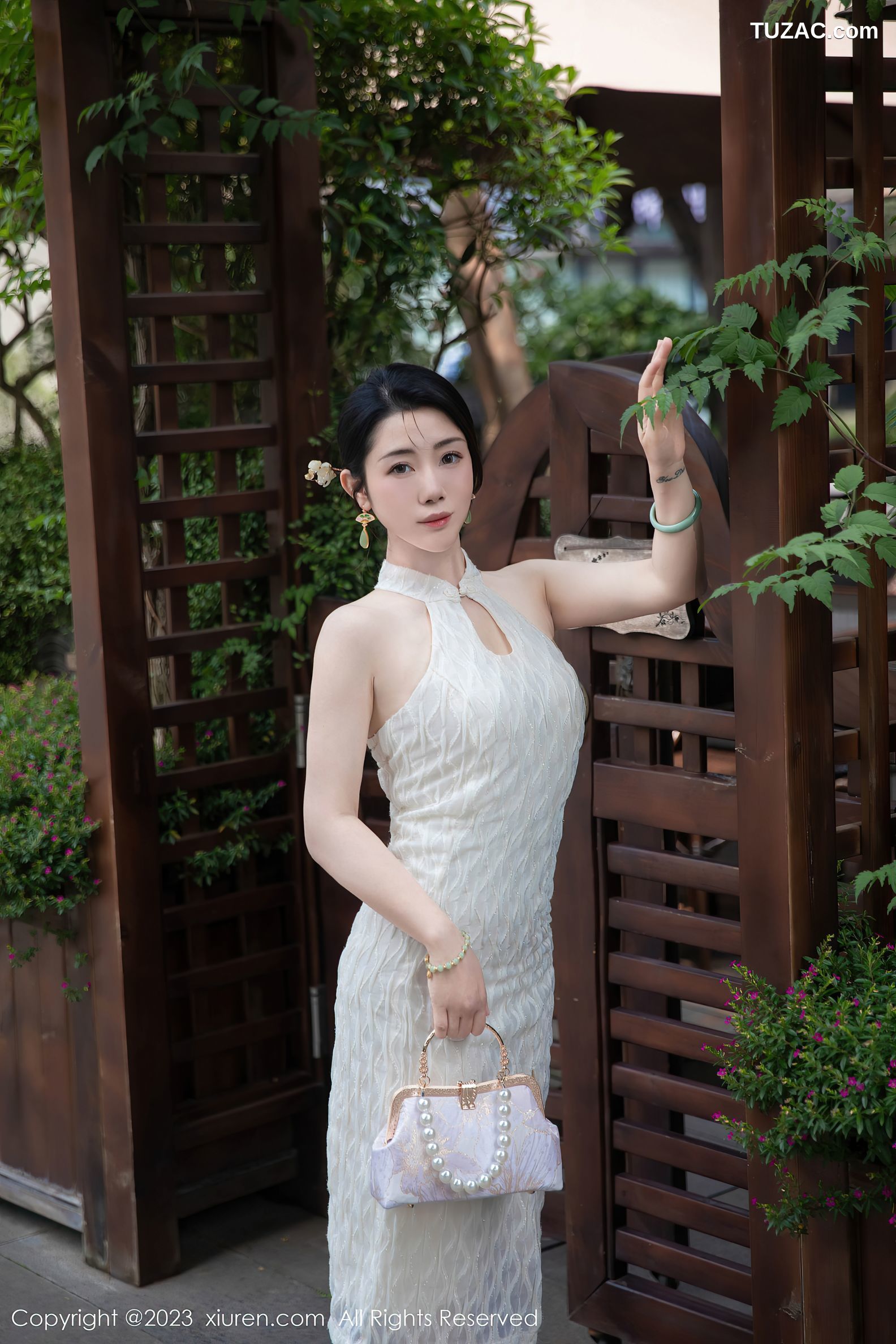 XiuRen秀人网-7435-严利娅Yuliya-白色旗袍爆乳-2023.09.25